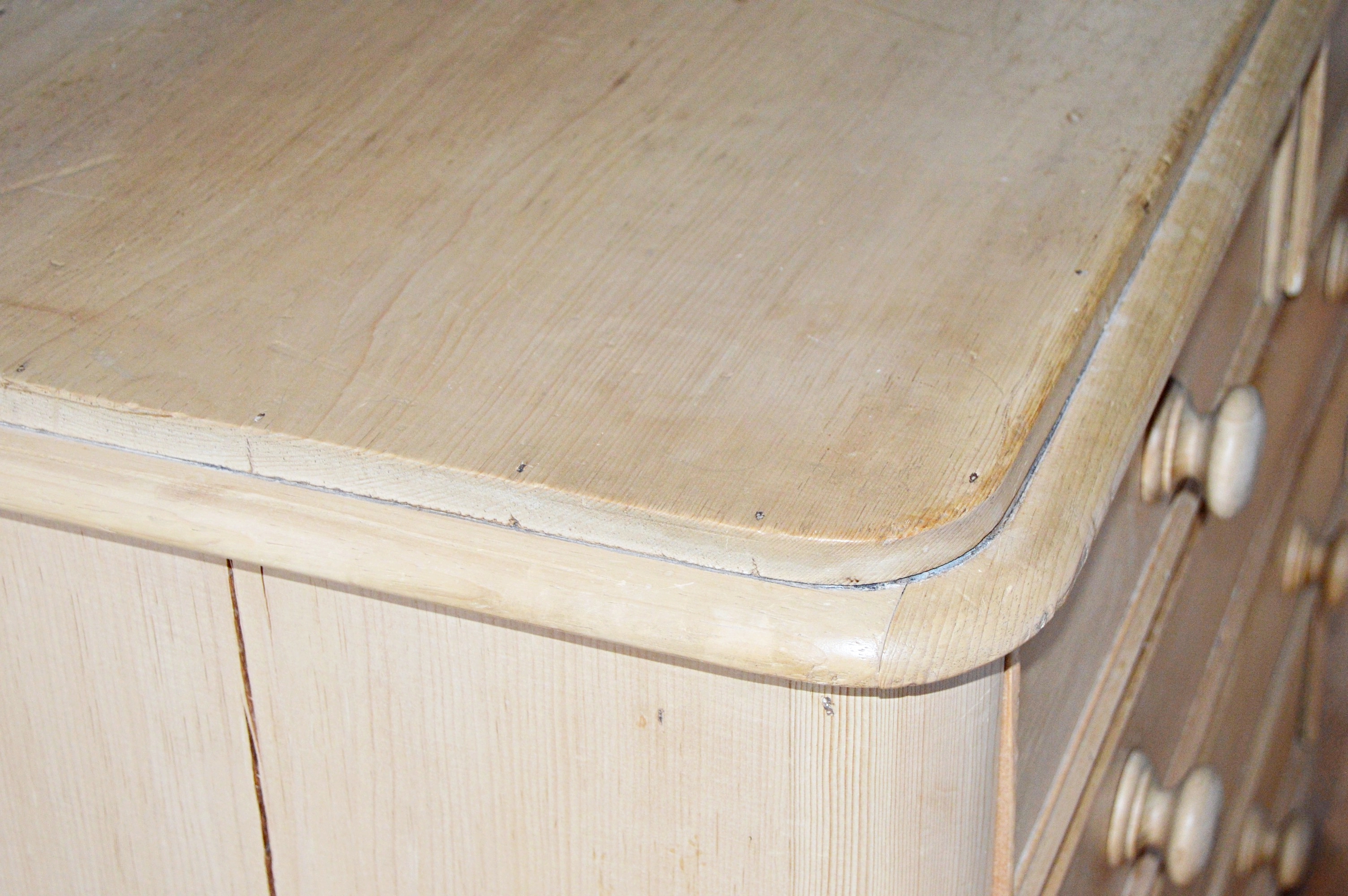 Pine Chest of Drawers