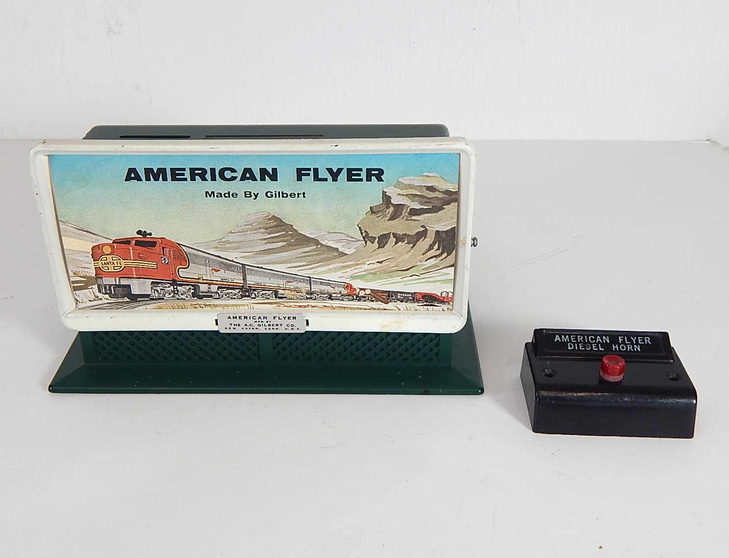 American Flyer S-Gauge Trains - #561 Diesel Horn Billboard w/Control Button