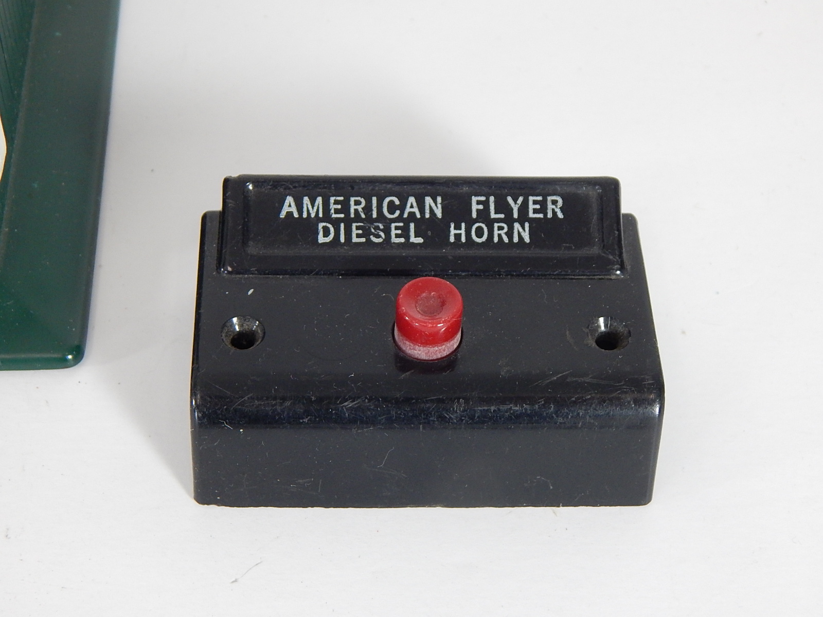 American Flyer S-Gauge Trains - #561 Diesel Horn Billboard w/Control Button