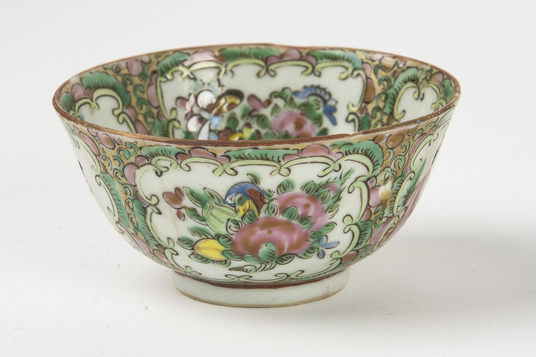 Chinese Hand-Painted Rose Medallion Rose Canton Porcelain