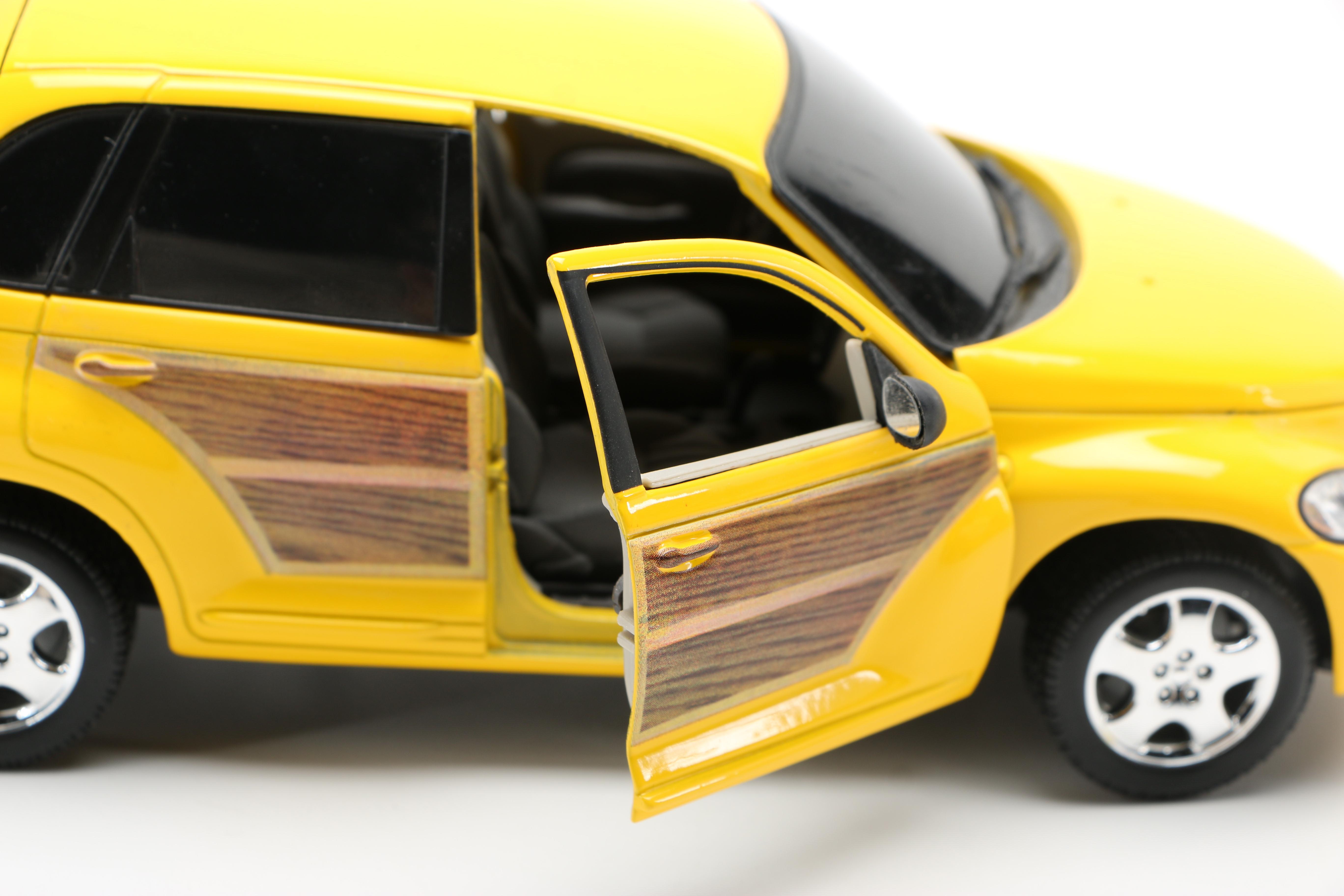 1:18 Scale Die Cast Chrysler PT Cruisers