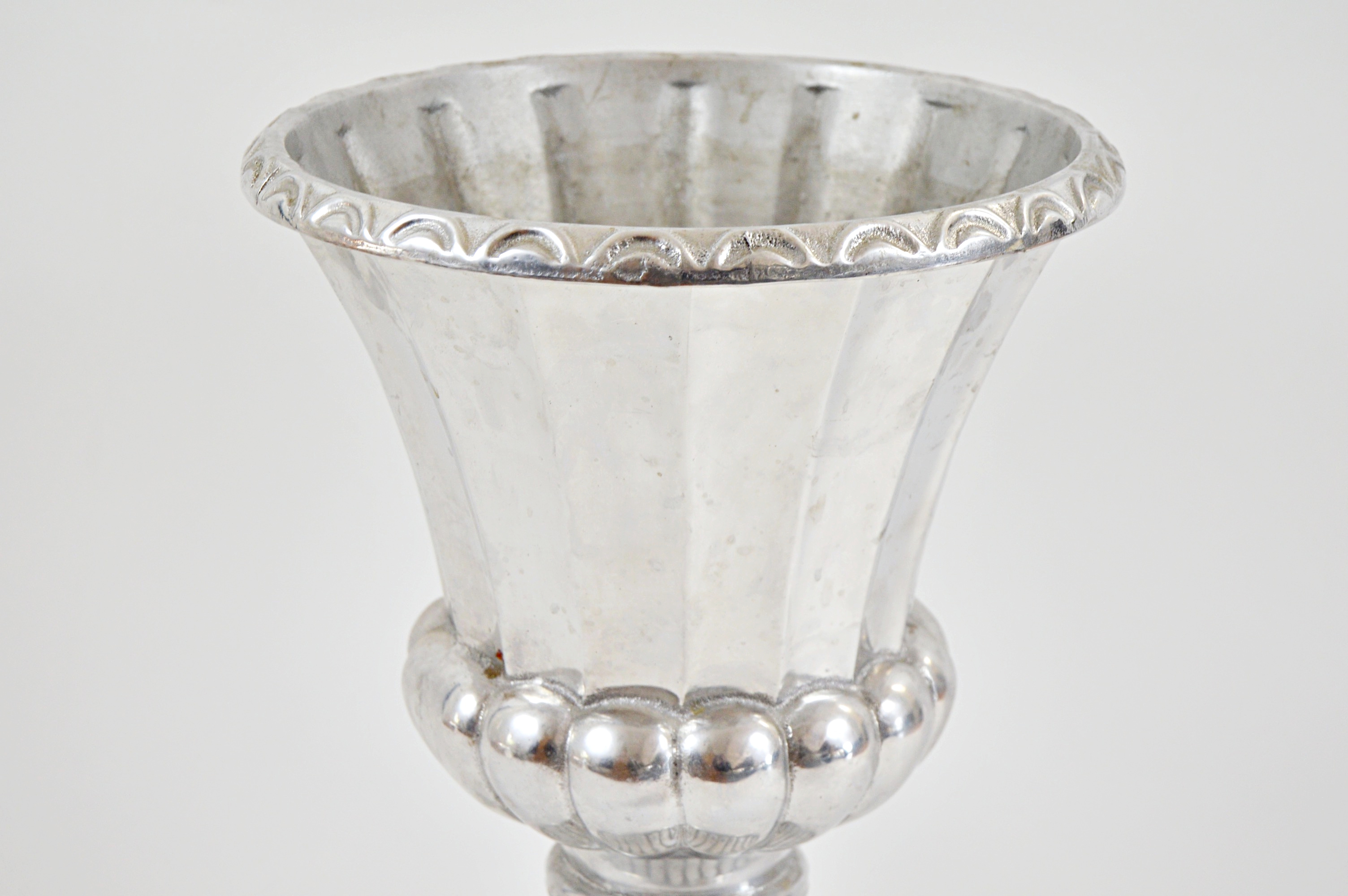 Mariposa Urn Planter