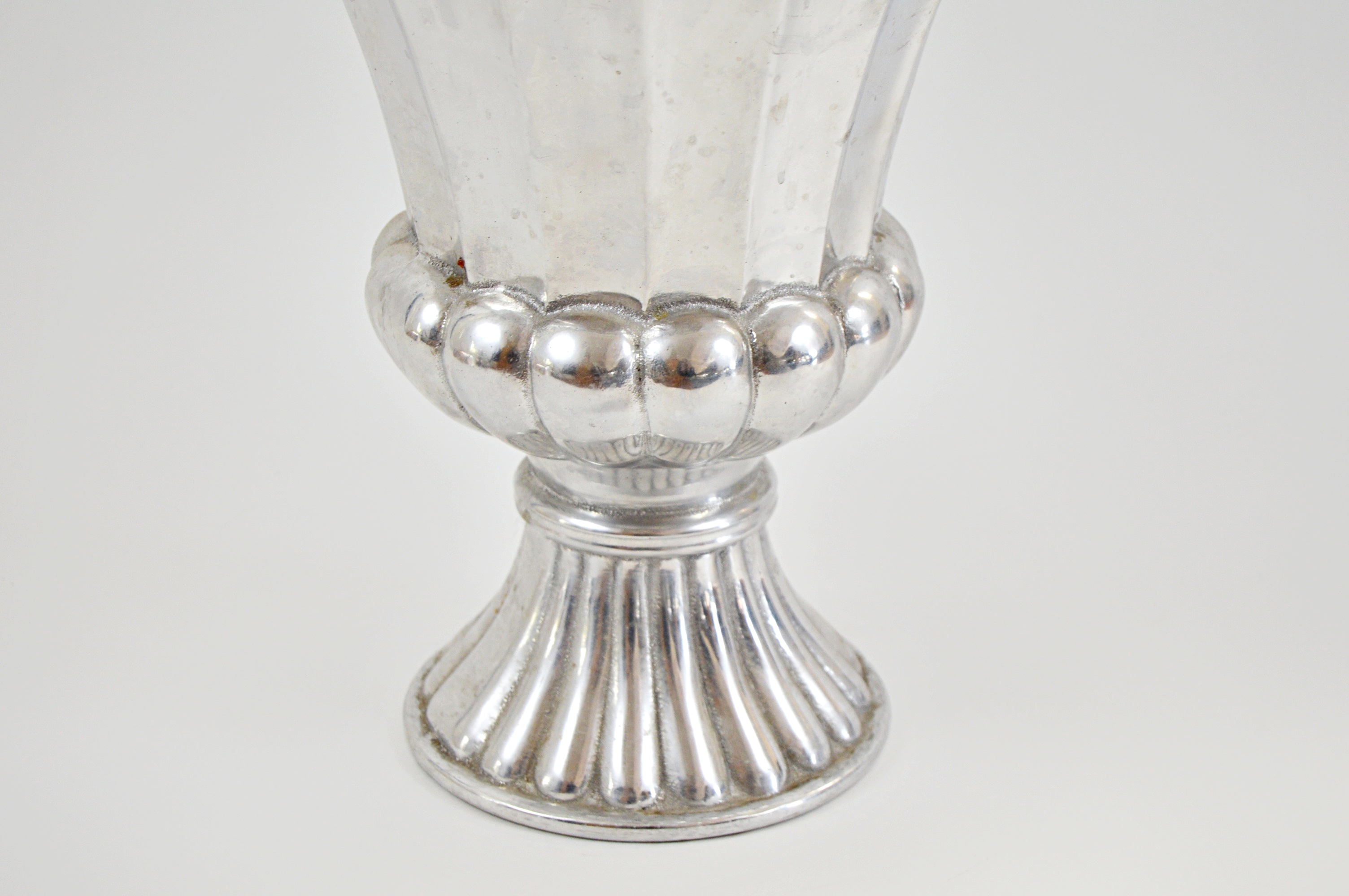 Mariposa Urn Planter