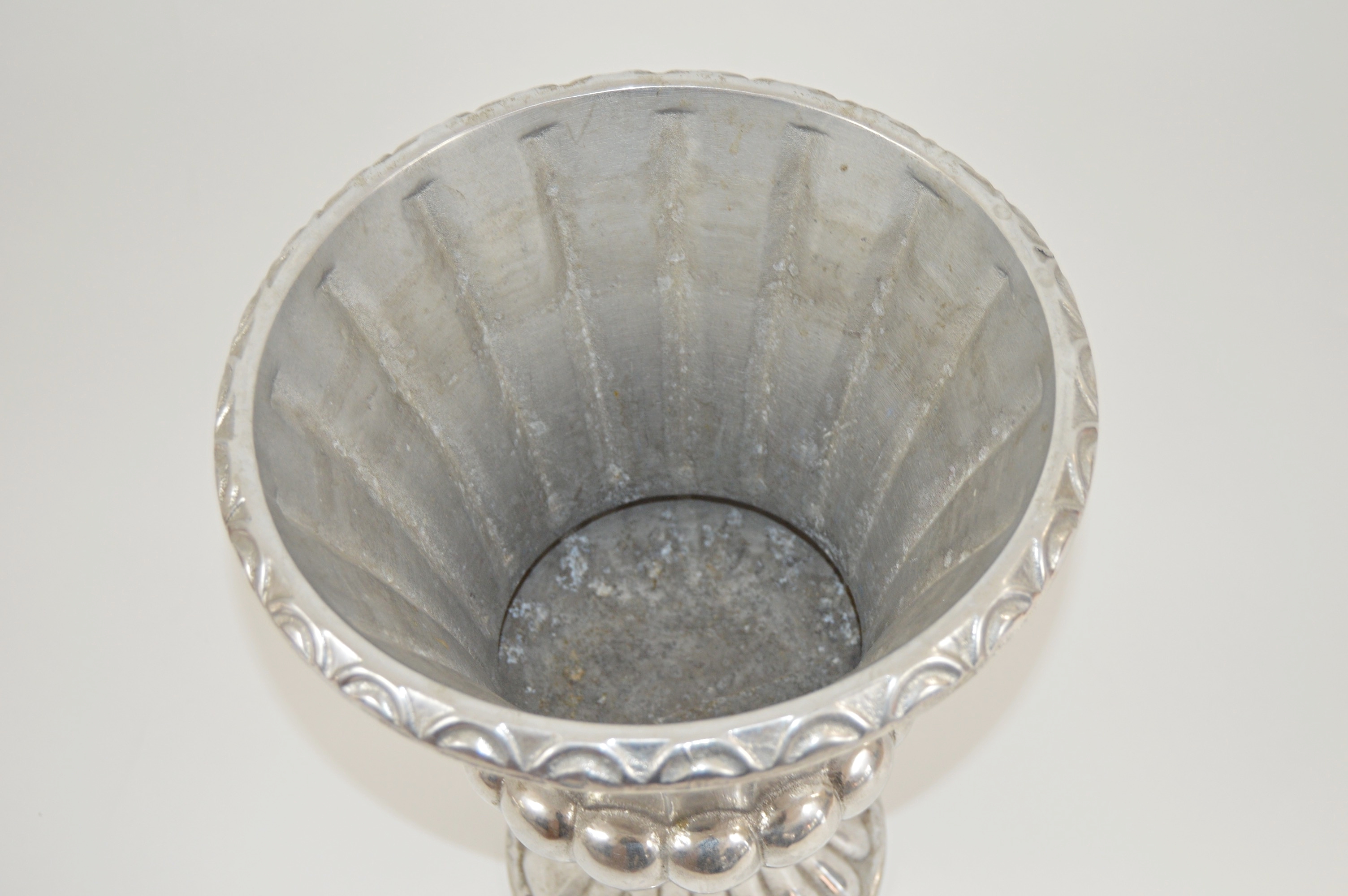 Mariposa Urn Planter