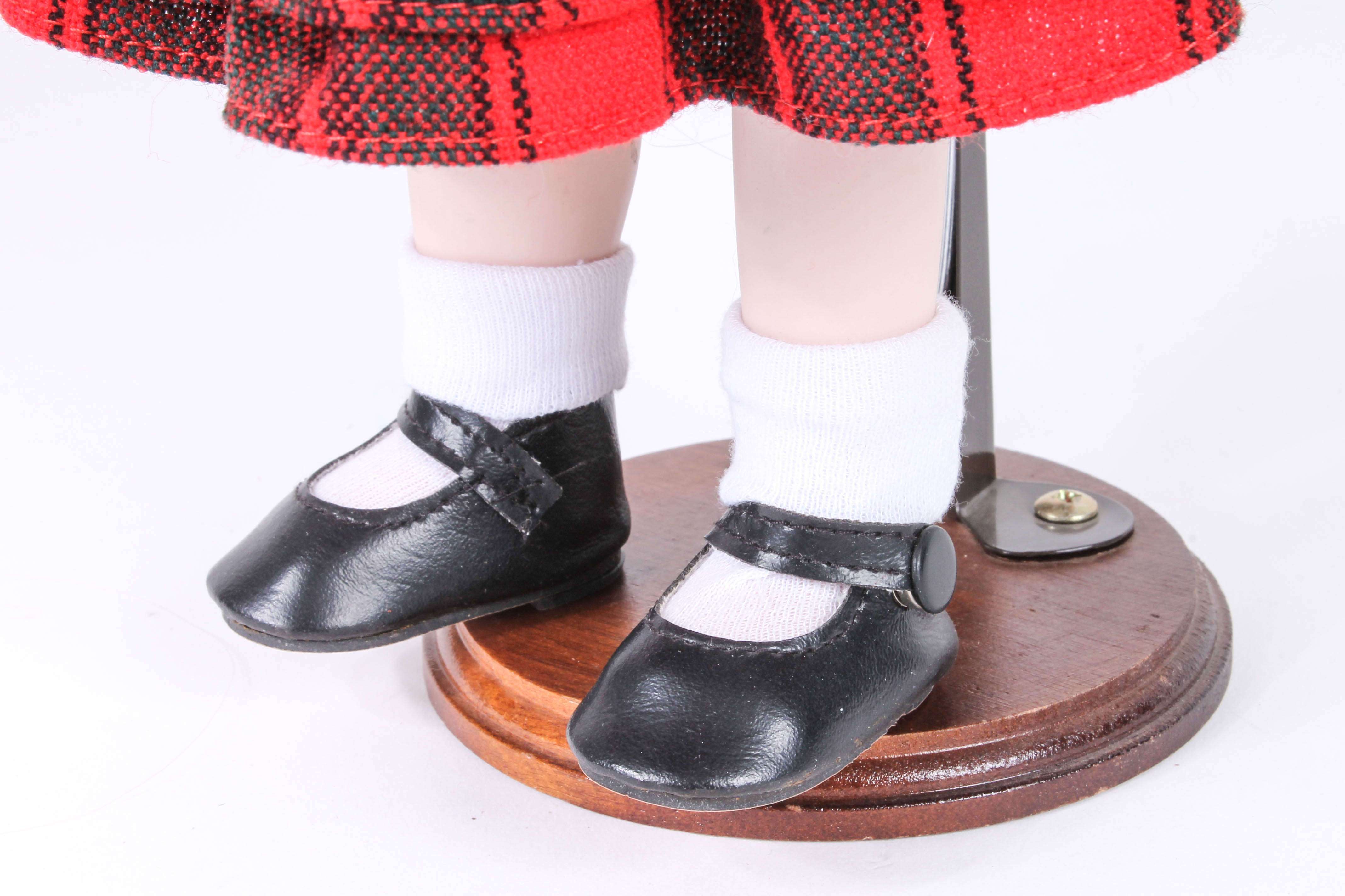 Four Porcelain Dolls by Dynasty Doll