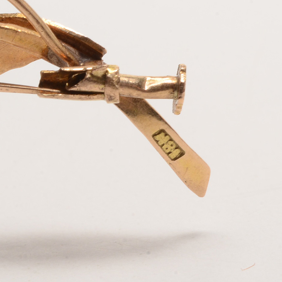 18K Yellow Gold Serpentine Stylized Foliate Brooch