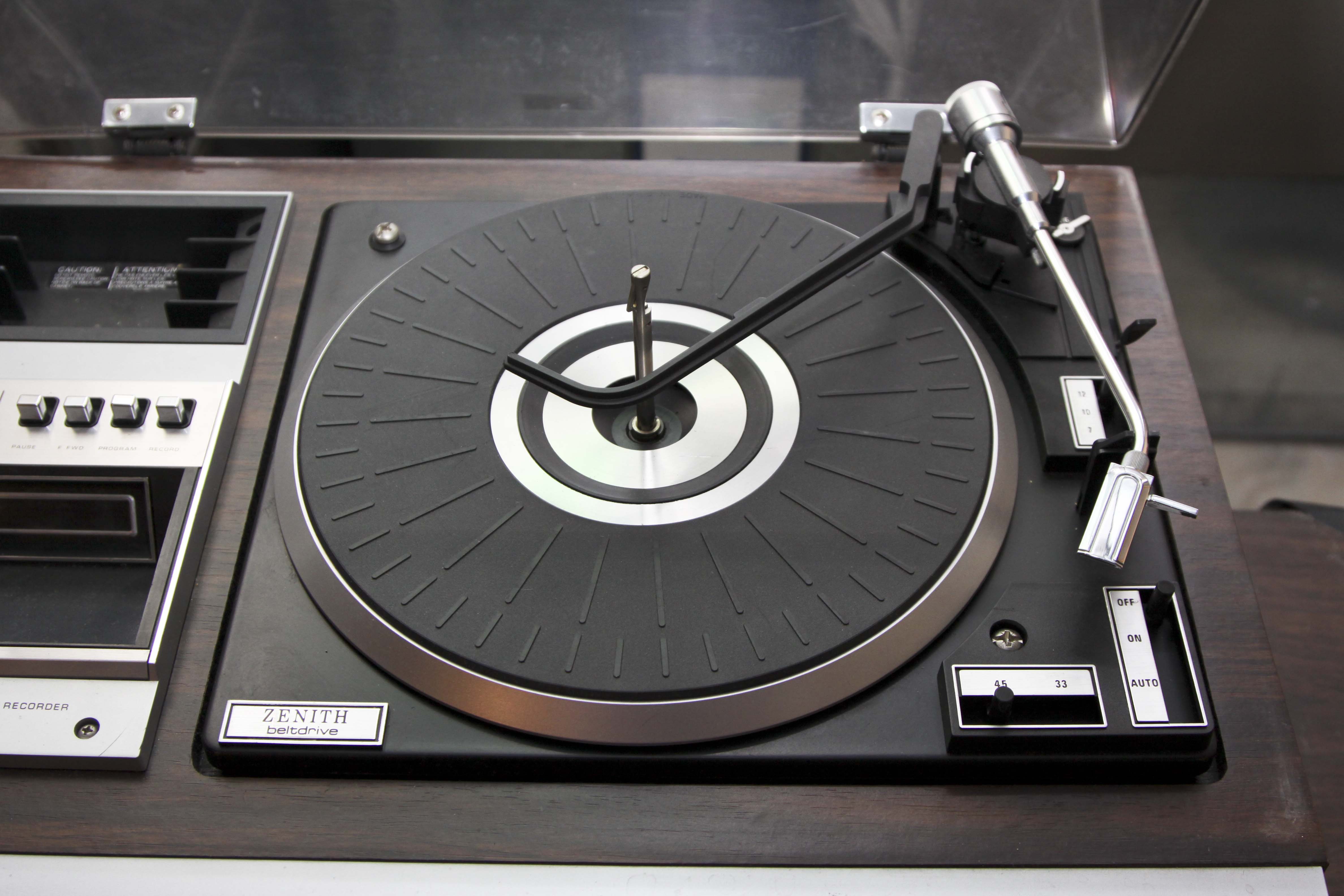 Zenith Vintage Stereo and Allegro 400 Model Speakers