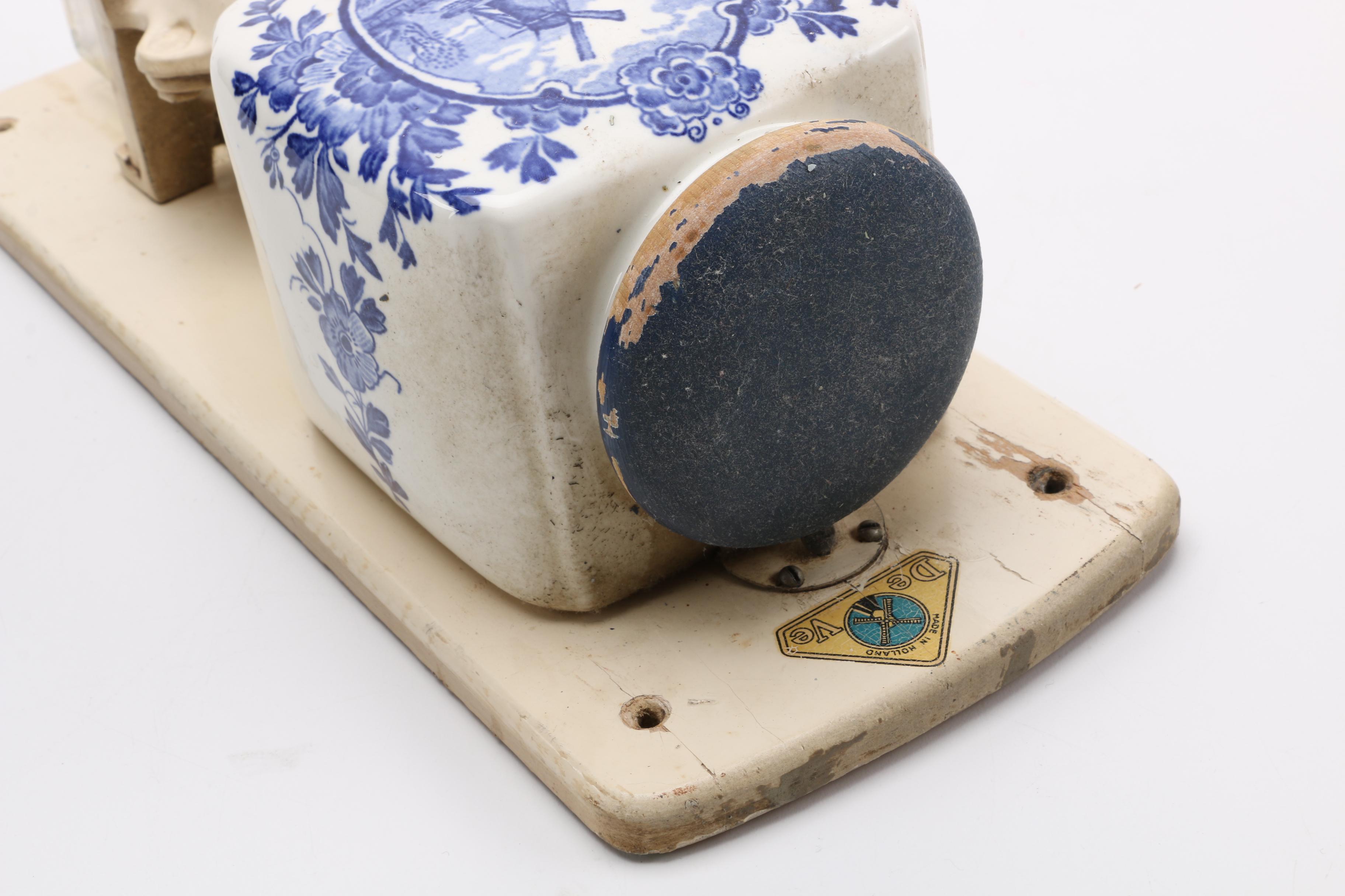 Deve Delft Blue Coffee Grinder