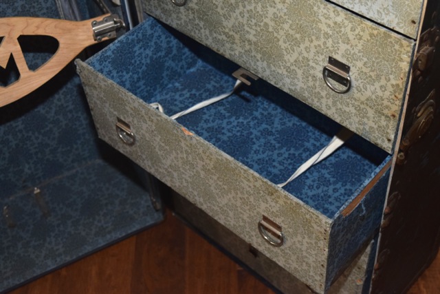 Antique Hirschfelder& Meaney Steamer Trunk