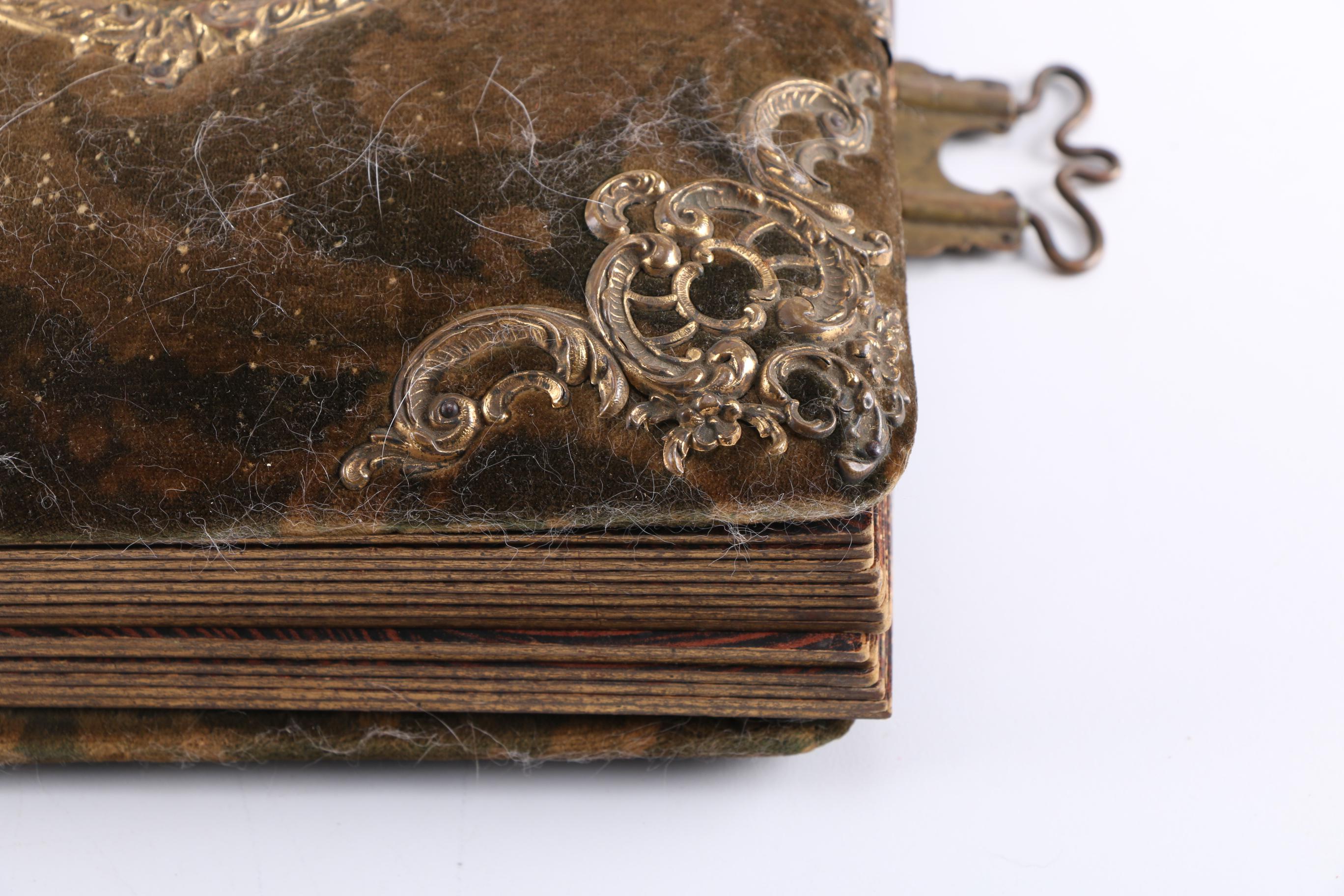 Victorian Style Photo Booklets