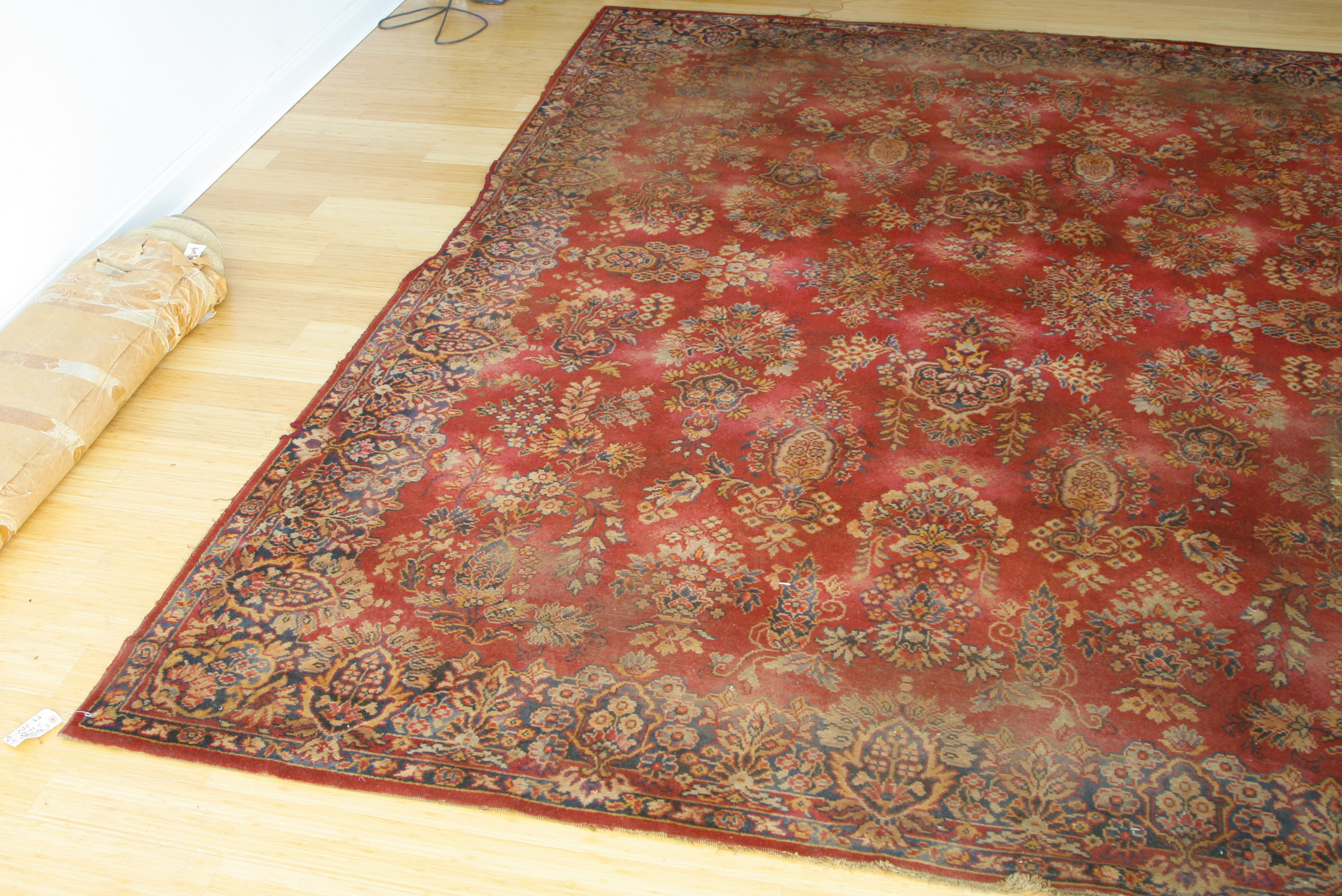 Large Power Loomed Semi-Antique Lilihan-Style Wool Area Rug