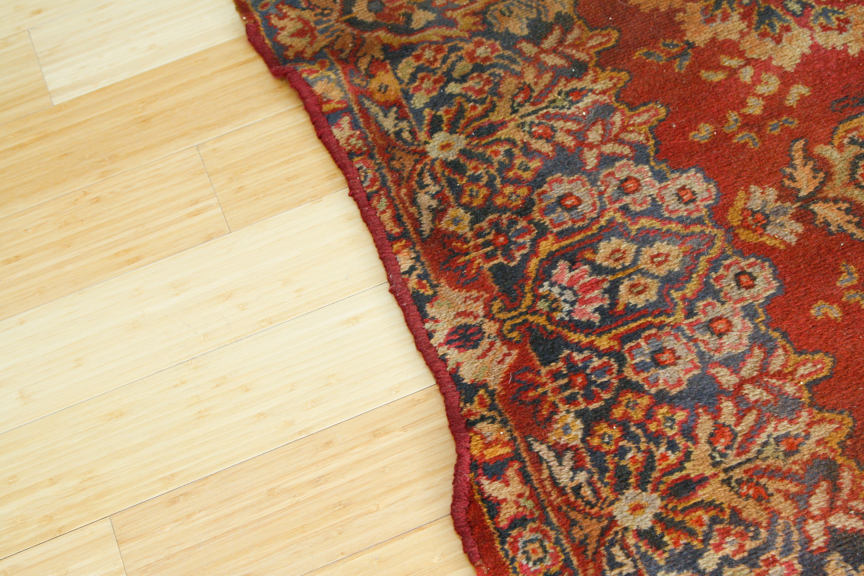 Large Power Loomed Semi-Antique Lilihan-Style Wool Area Rug