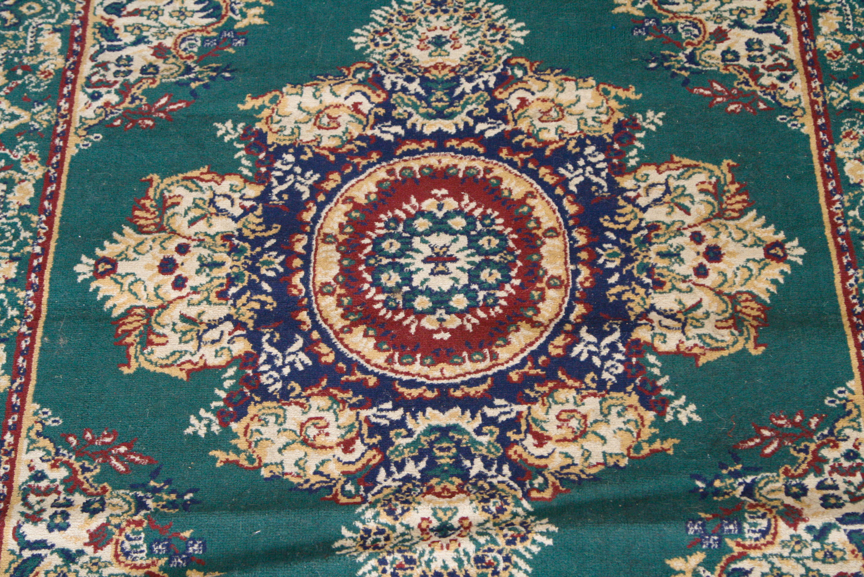 Machine Woven Persian-Style Medallion Area Rug
