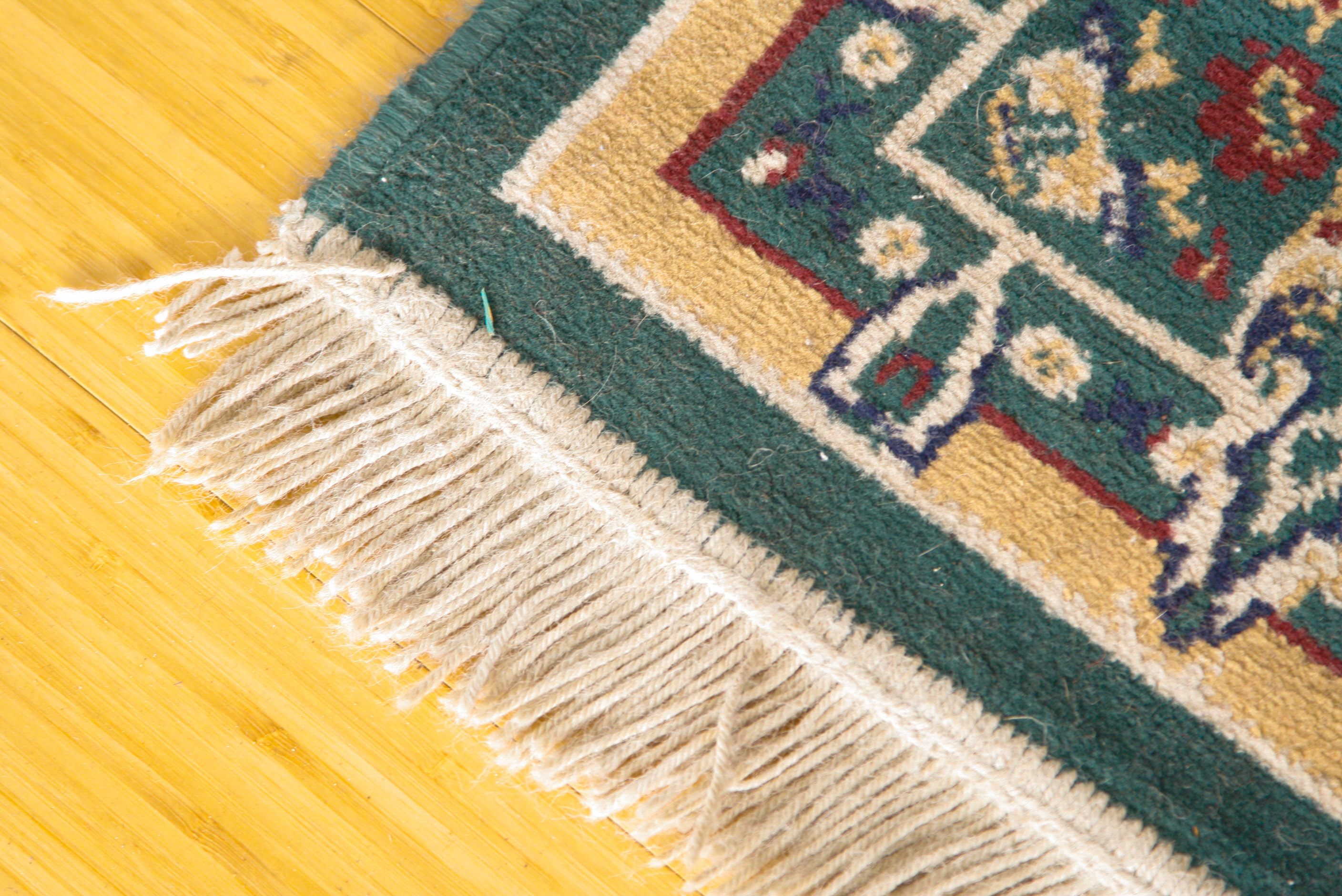 Machine Woven Persian-Style Medallion Area Rug