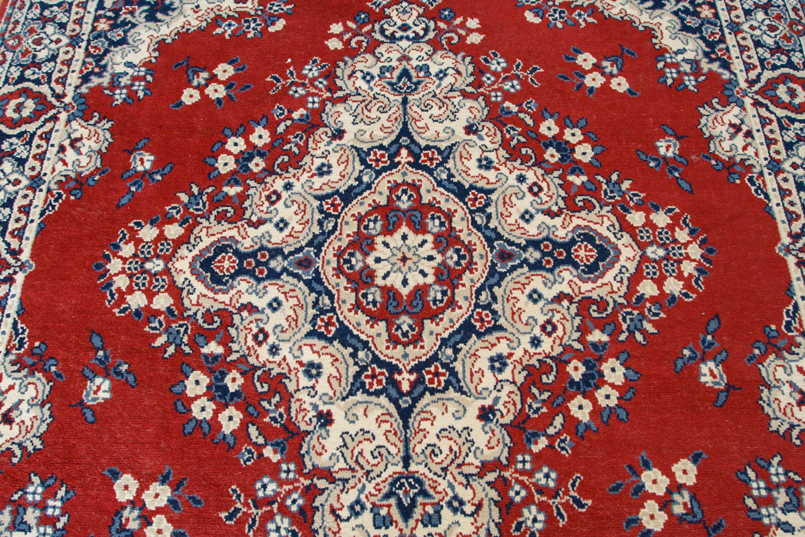 Machine Woven Persian-Style Medallion Area Rug