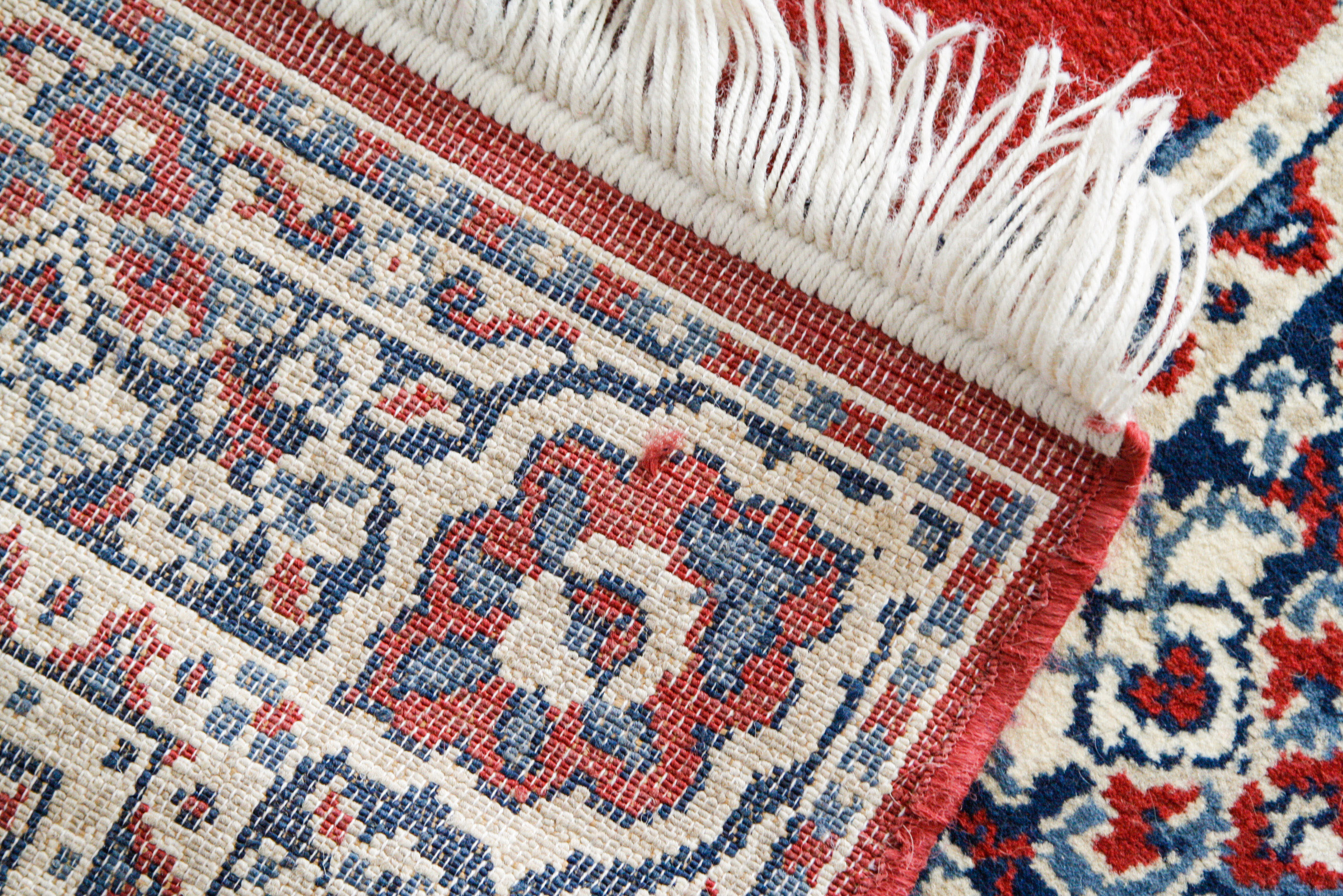 Machine Woven Persian-Style Medallion Area Rug
