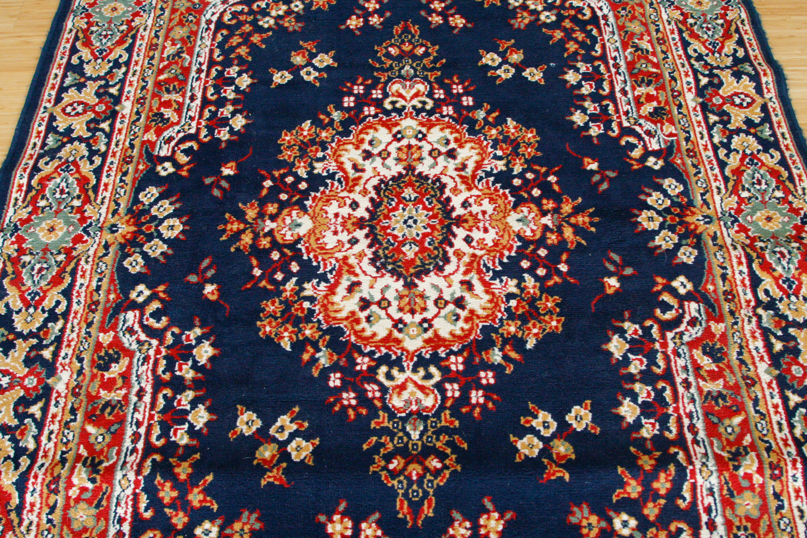 Power Loomed Persian-Style Medallion Area Rug
