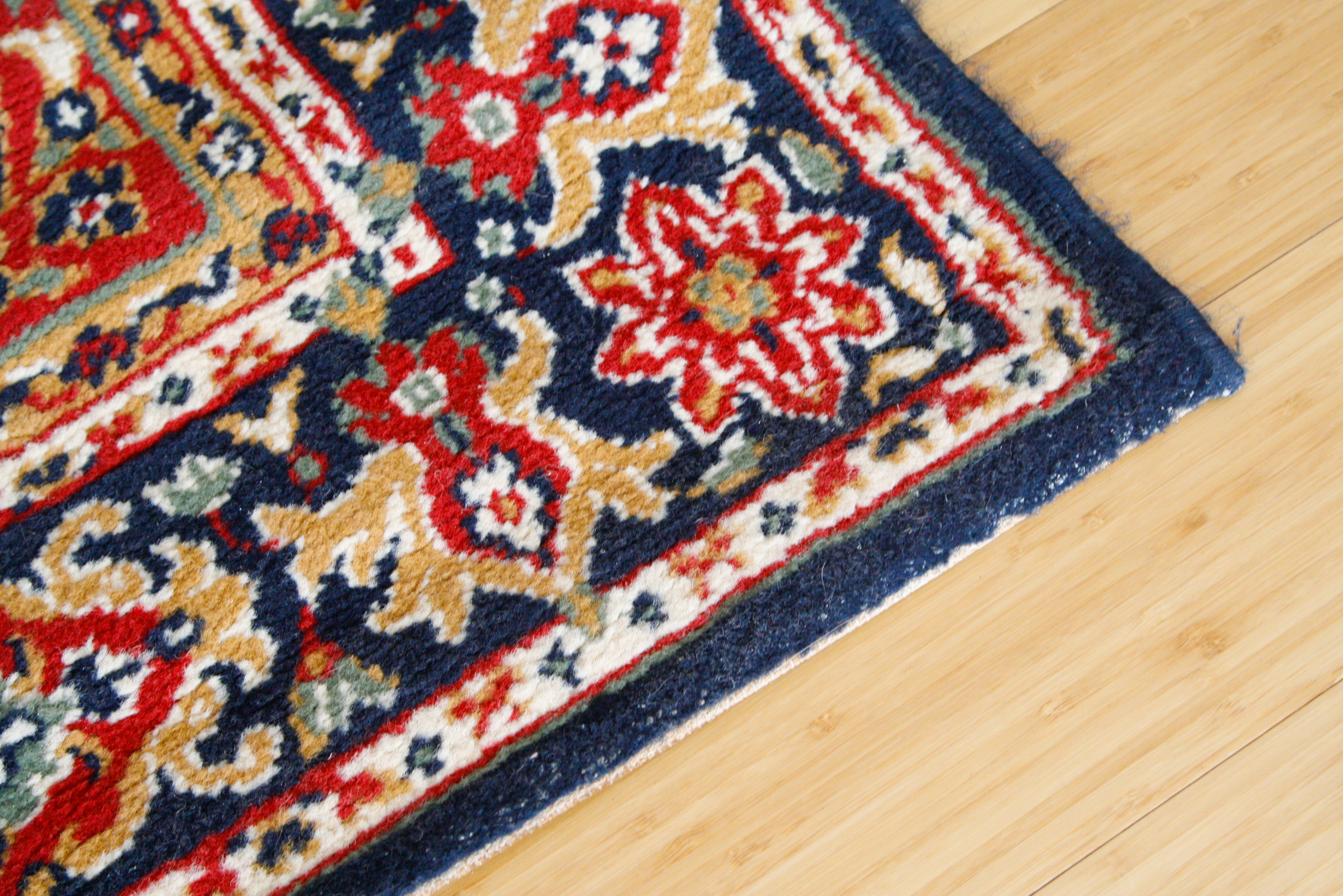 Power Loomed Persian-Style Medallion Area Rug