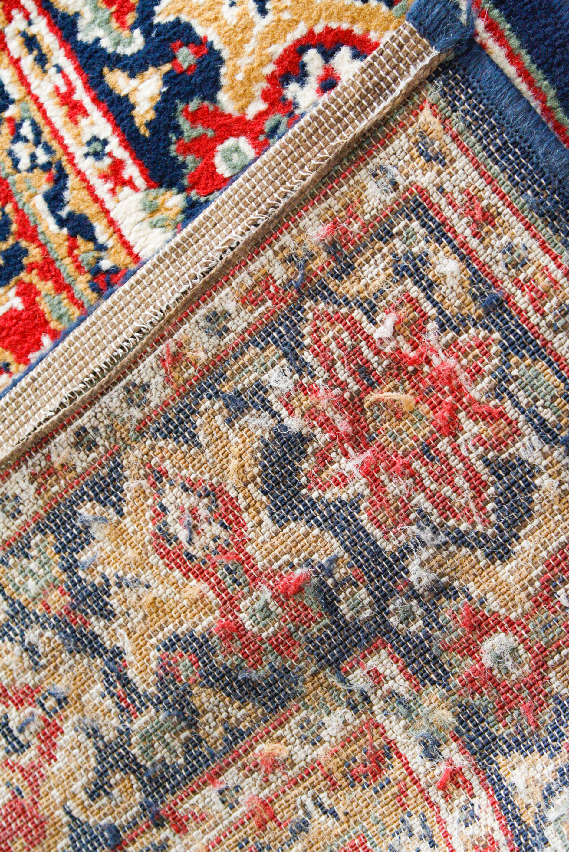Power Loomed Persian-Style Medallion Area Rug