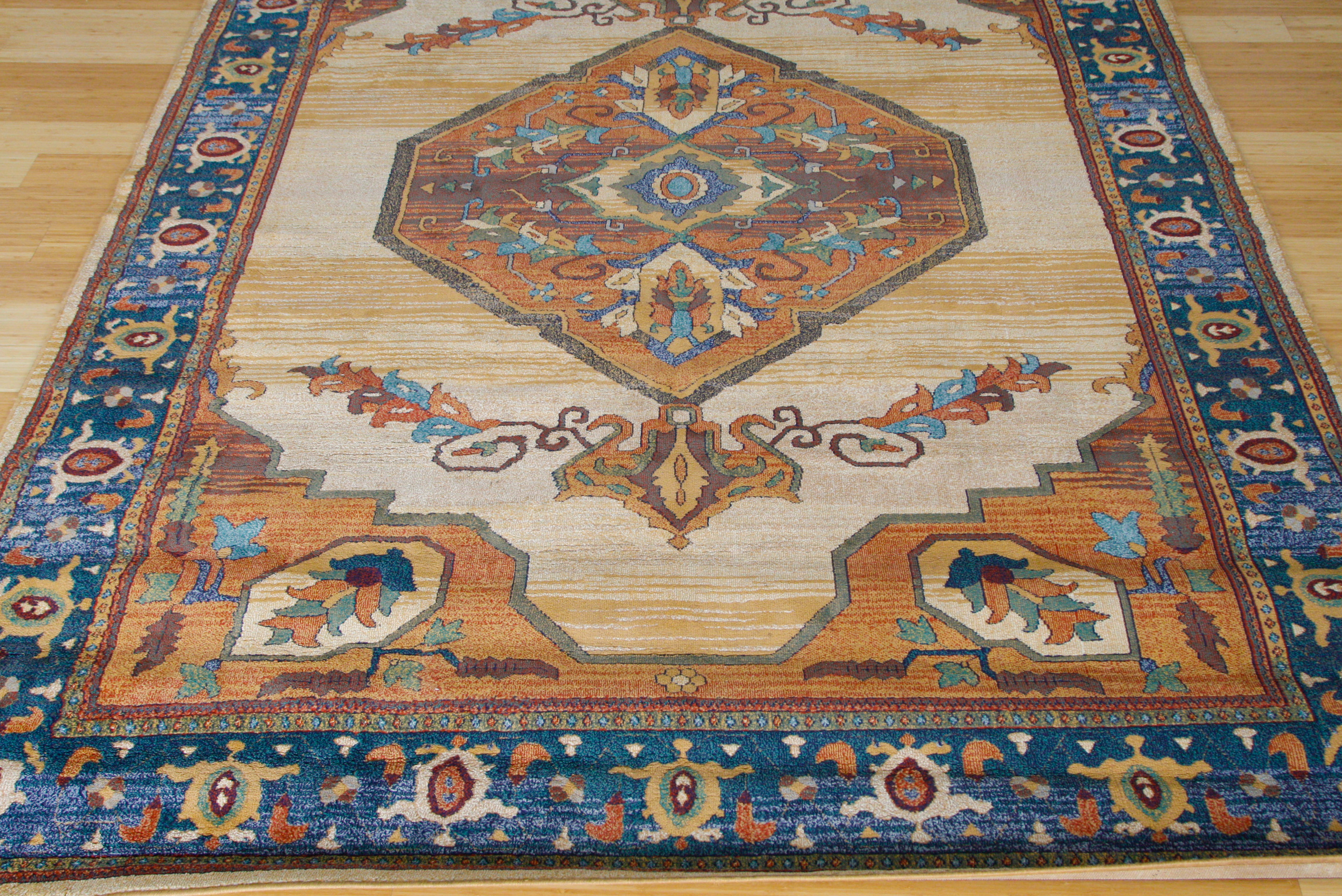 Machine Woven Heriz-Style Area Rug