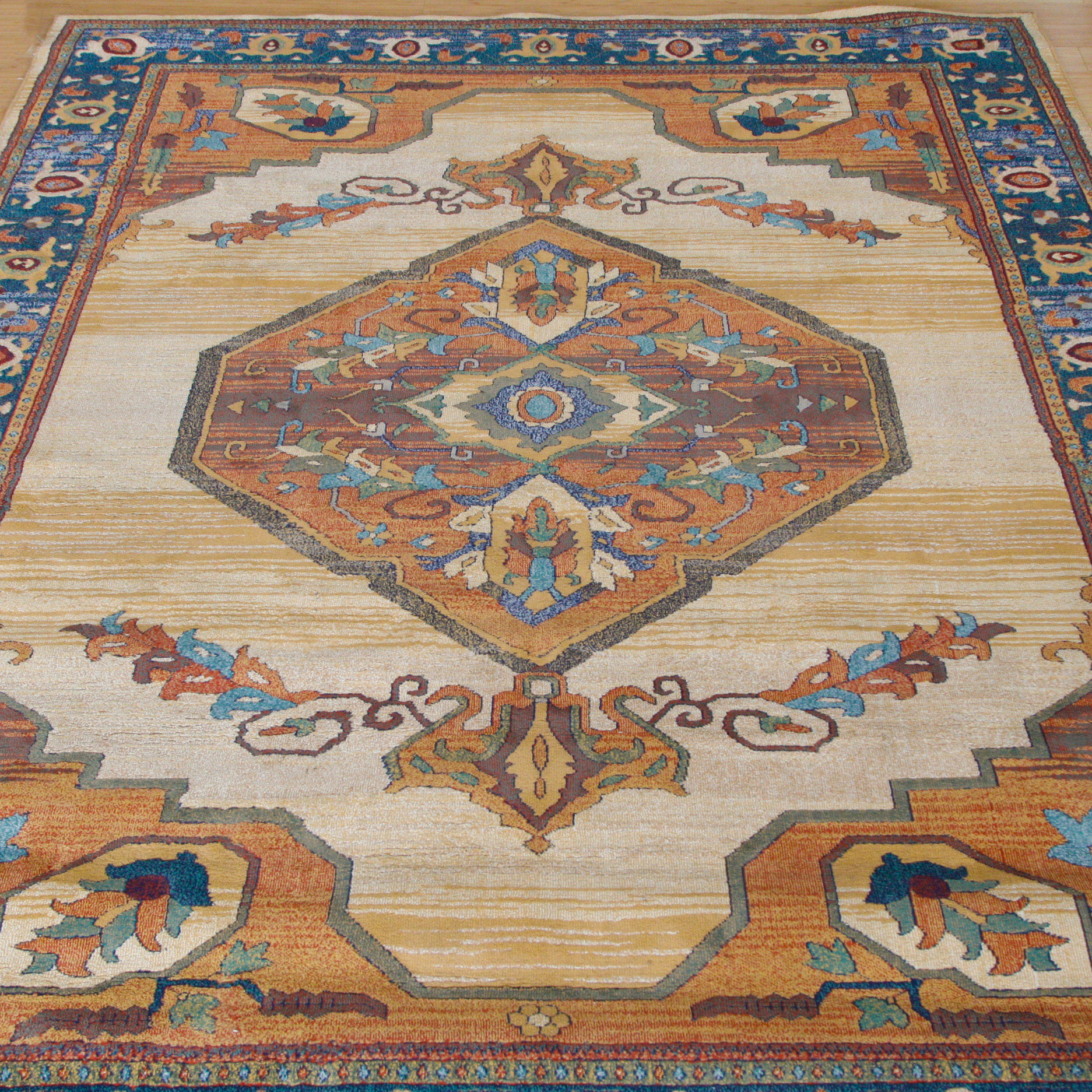 Machine Woven Heriz-Style Area Rug