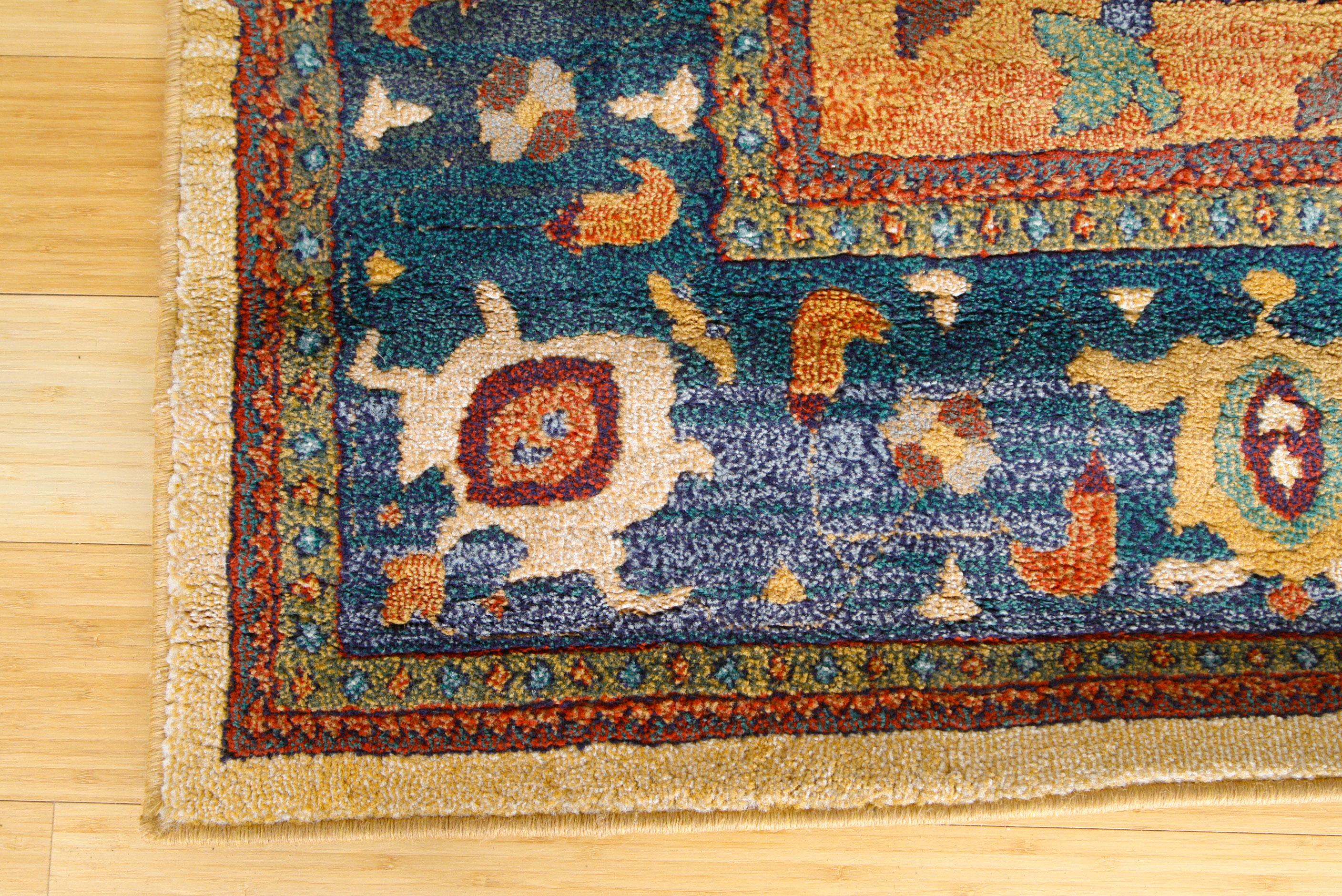 Machine Woven Heriz-Style Area Rug