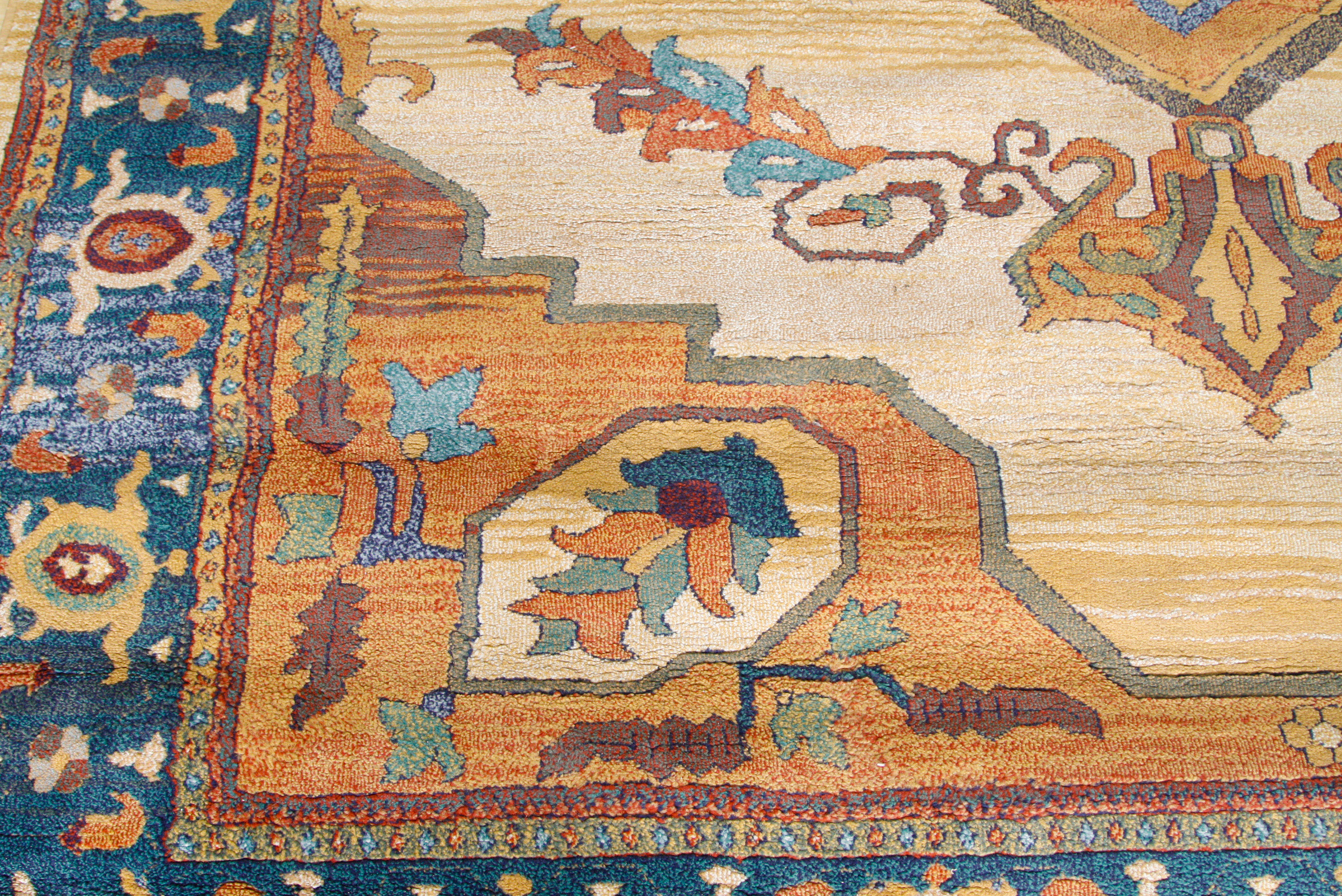 Machine Woven Heriz-Style Area Rug