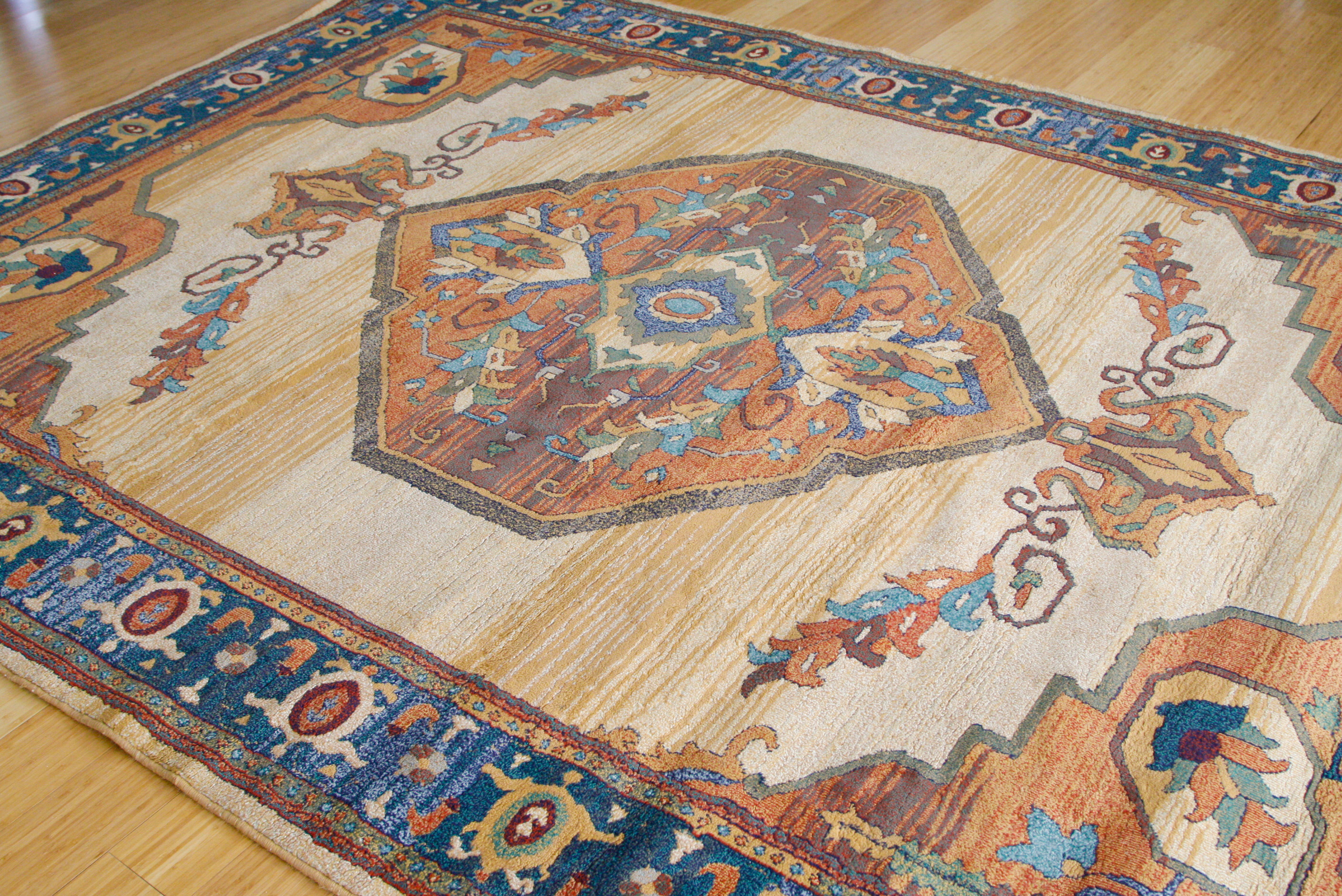 Machine Woven Heriz-Style Area Rug