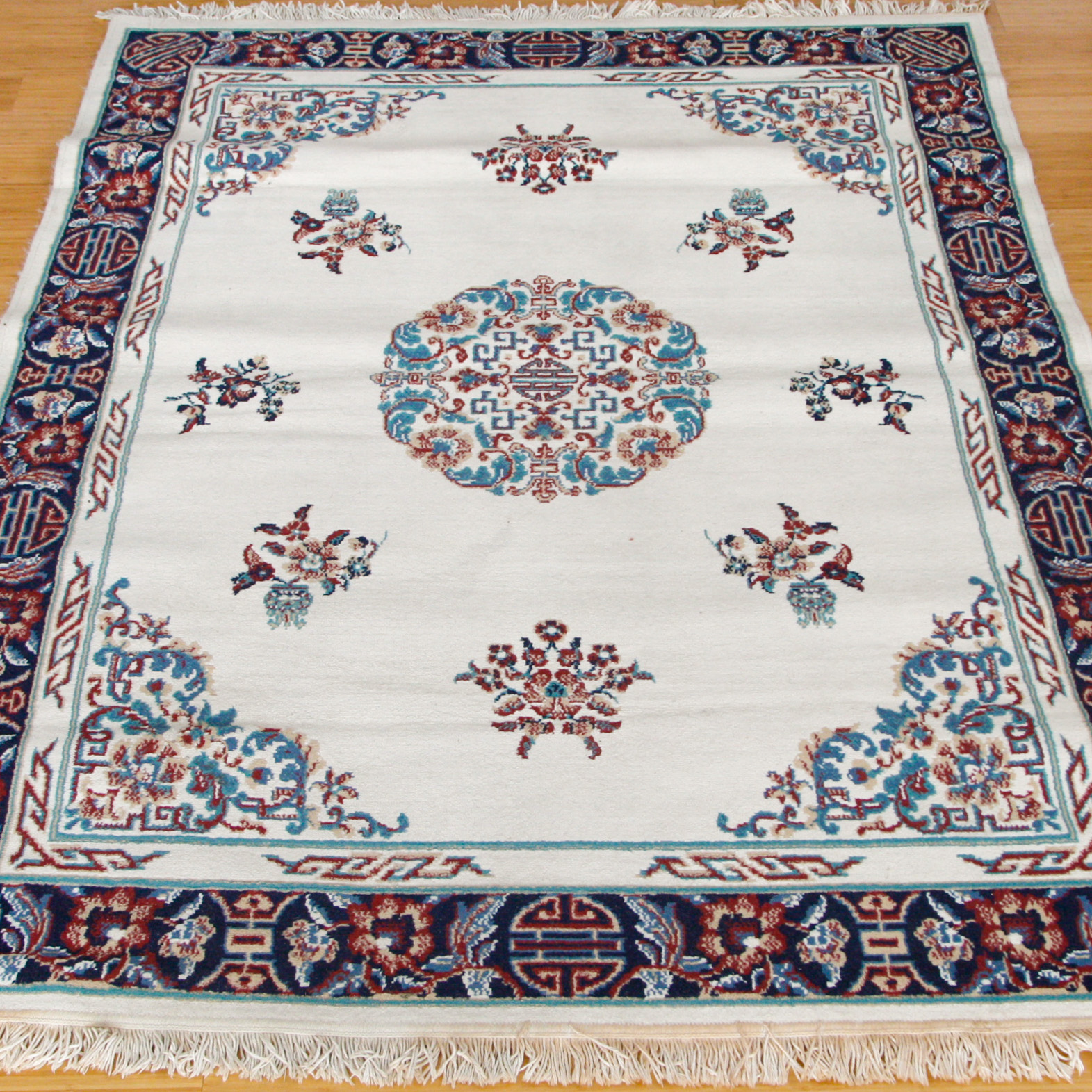 Machine Woven Chinese-Style Medallion Area Rug