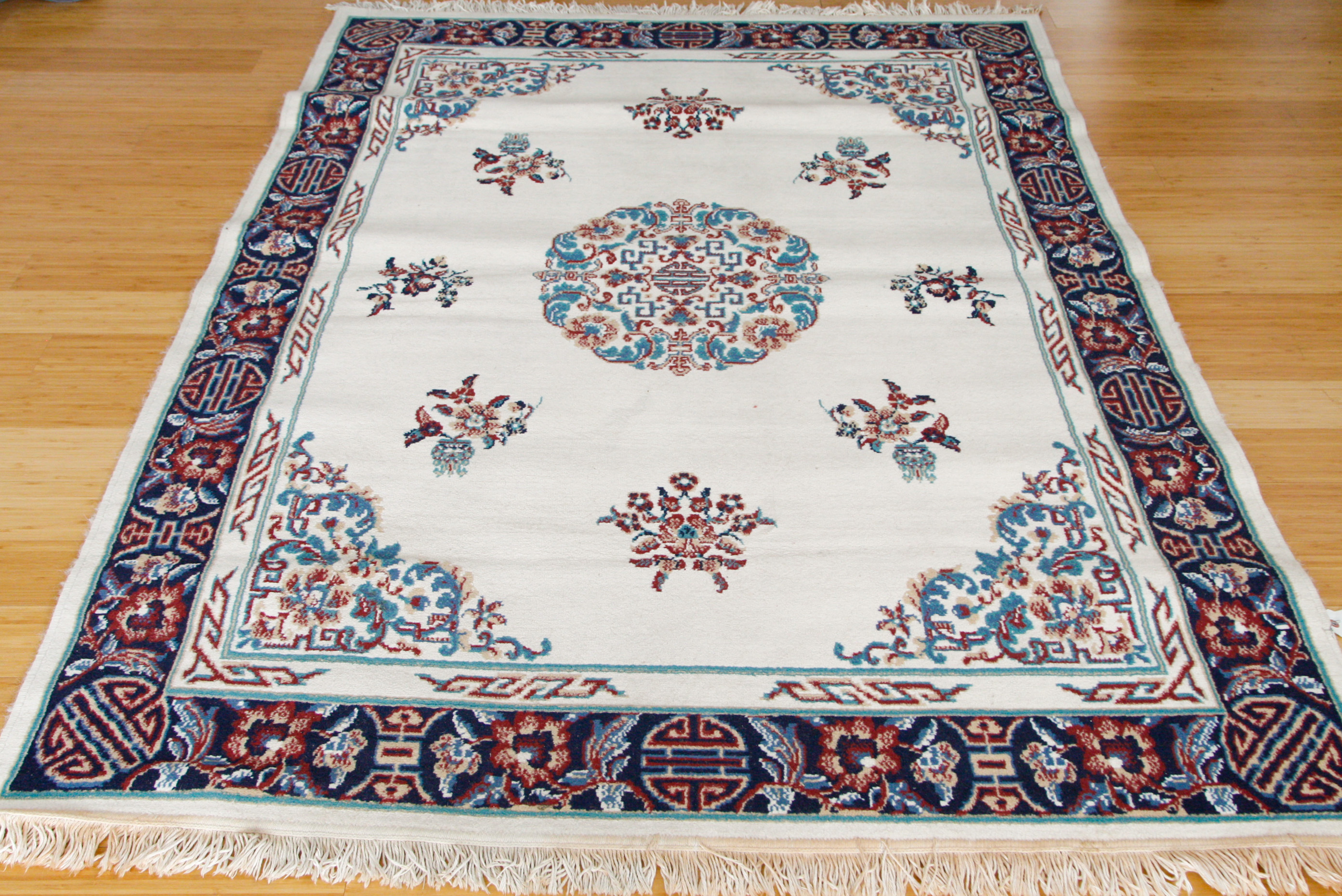 Machine Woven Chinese-Style Medallion Area Rug