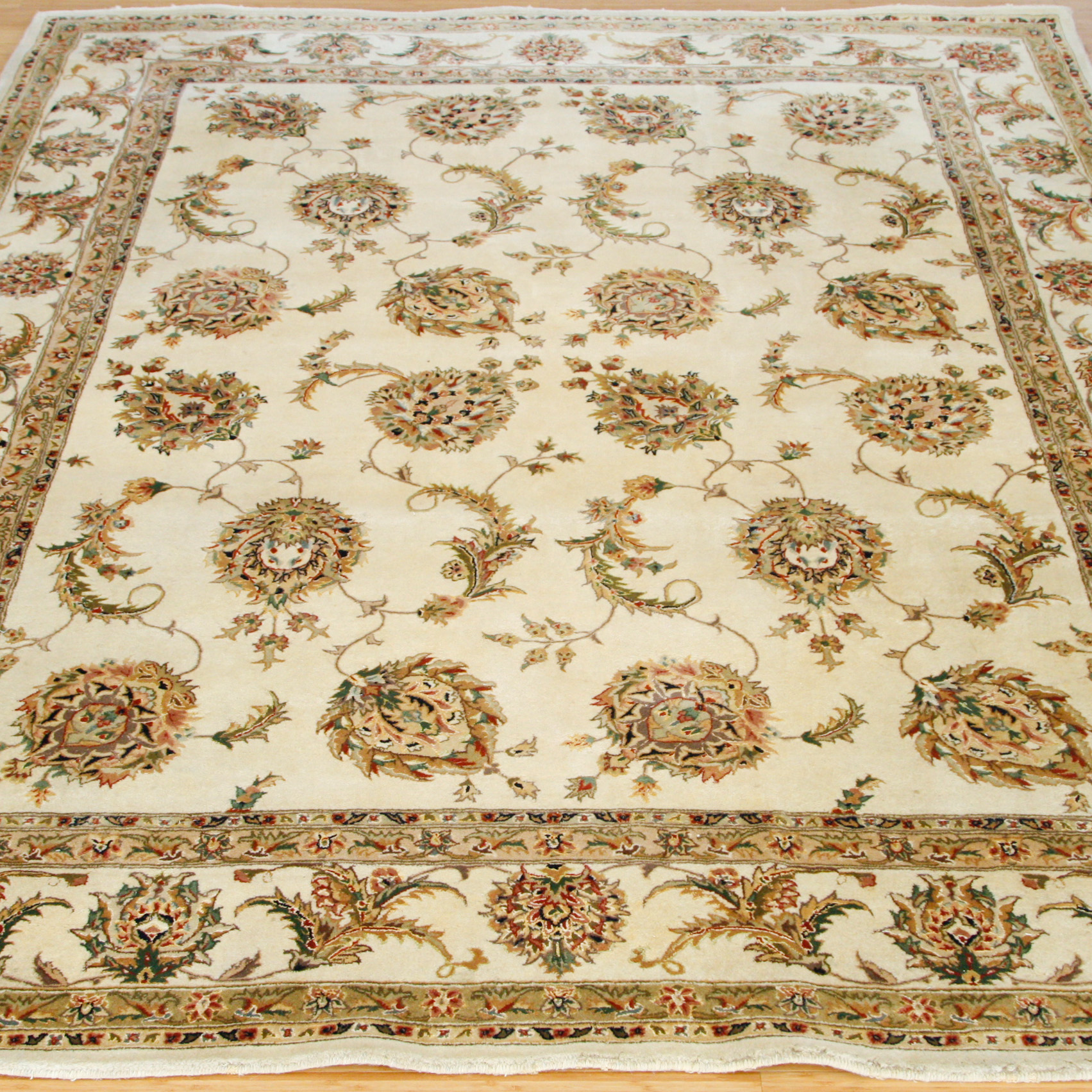 Tufted Mahal-Persian Style Wool Area Rug