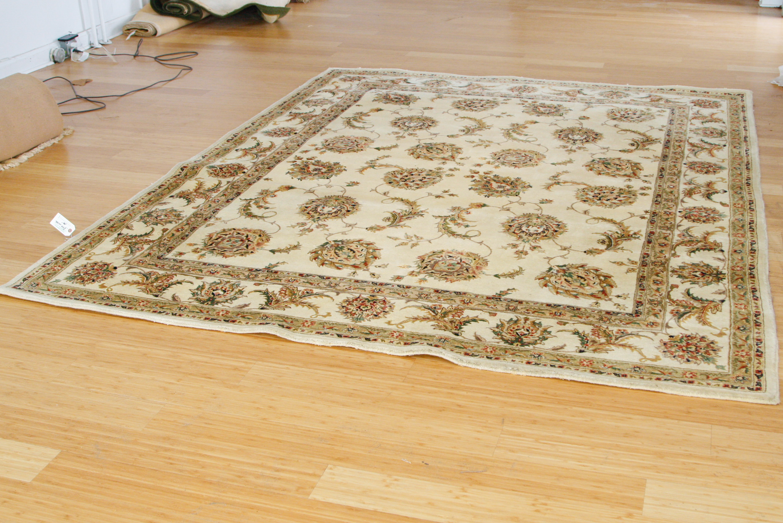 Tufted Mahal-Persian Style Wool Area Rug