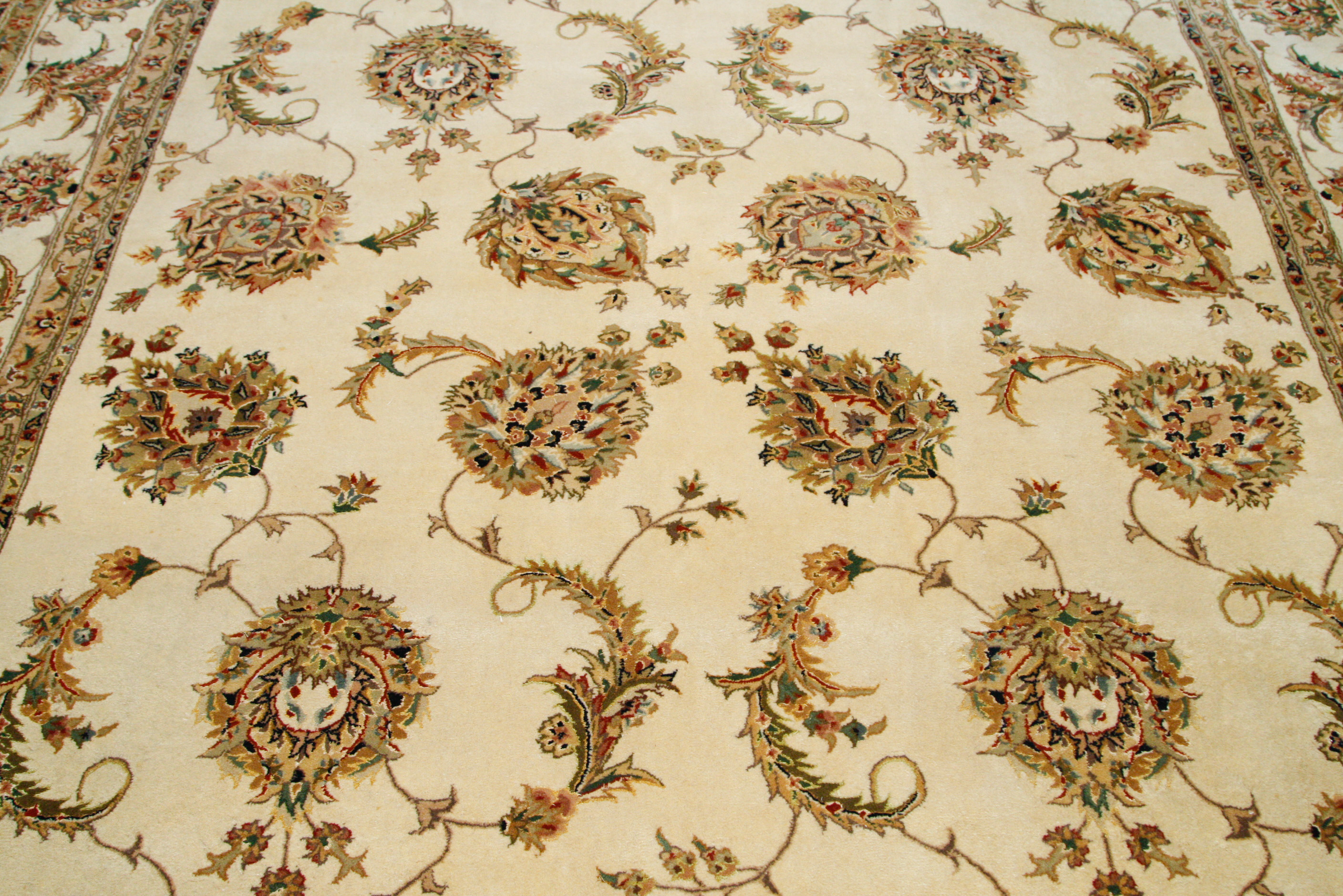 Tufted Mahal-Persian Style Wool Area Rug