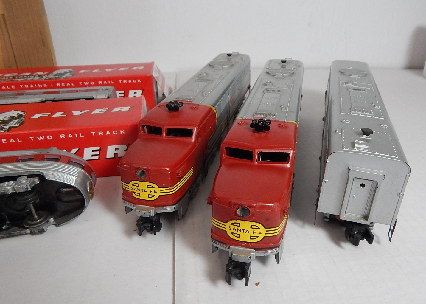 American Flyer S-Gauge Trains - Sante Fe Train Set