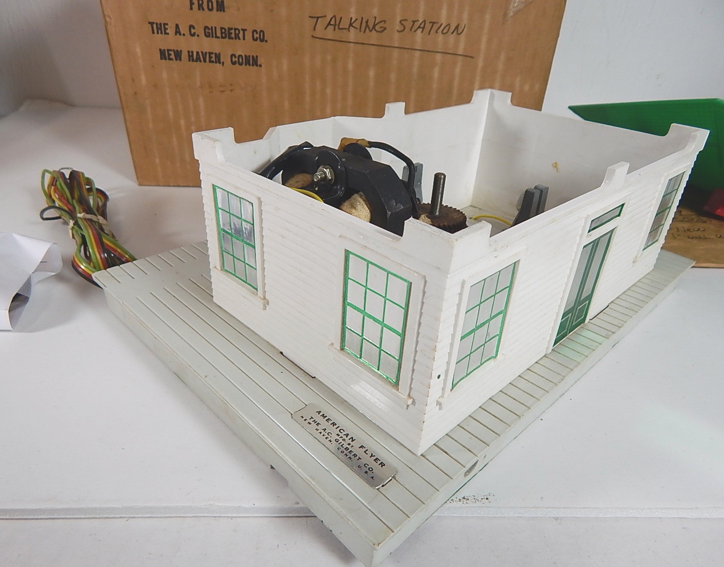 American Flyer S-Gauge Trains - #23786 Talking Station, Button, Records