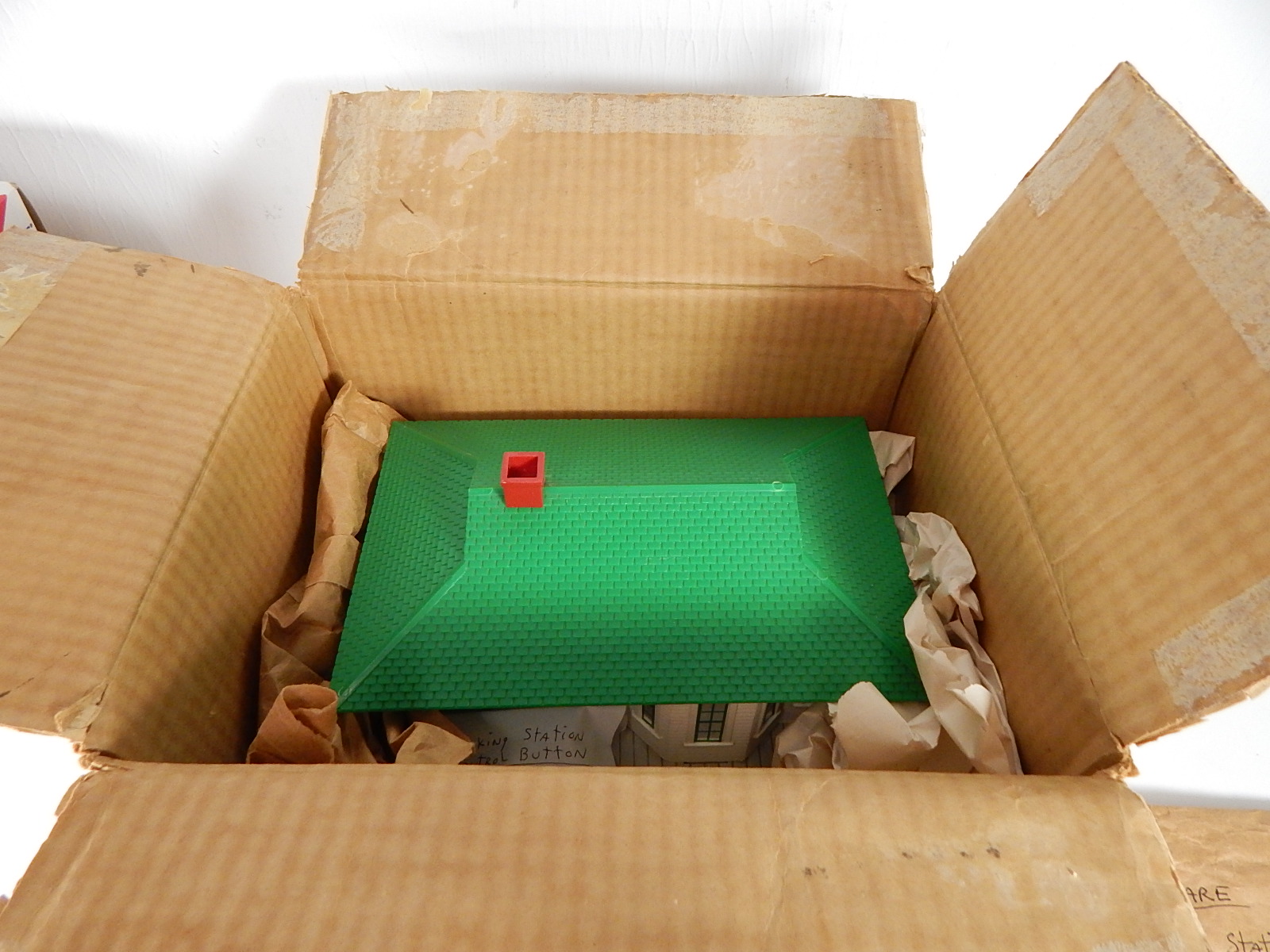 American Flyer S-Gauge Trains - #23786 Talking Station, Button, Records