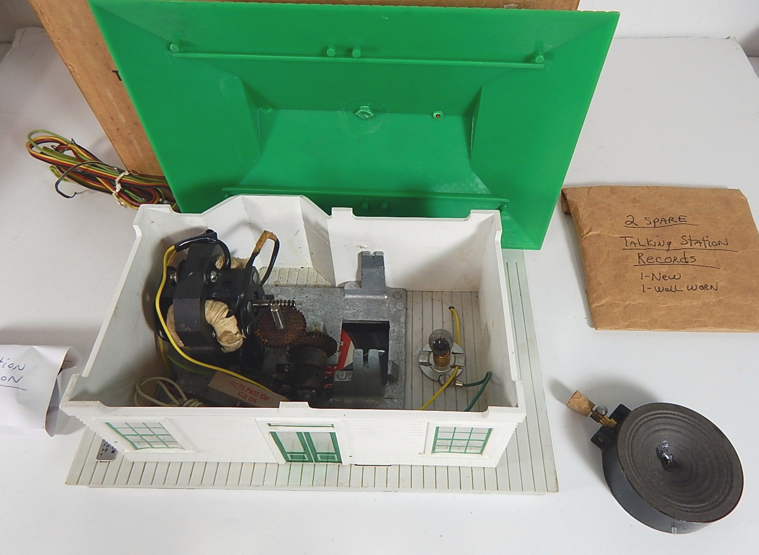 American Flyer S-Gauge Trains - #23786 Talking Station, Button, Records