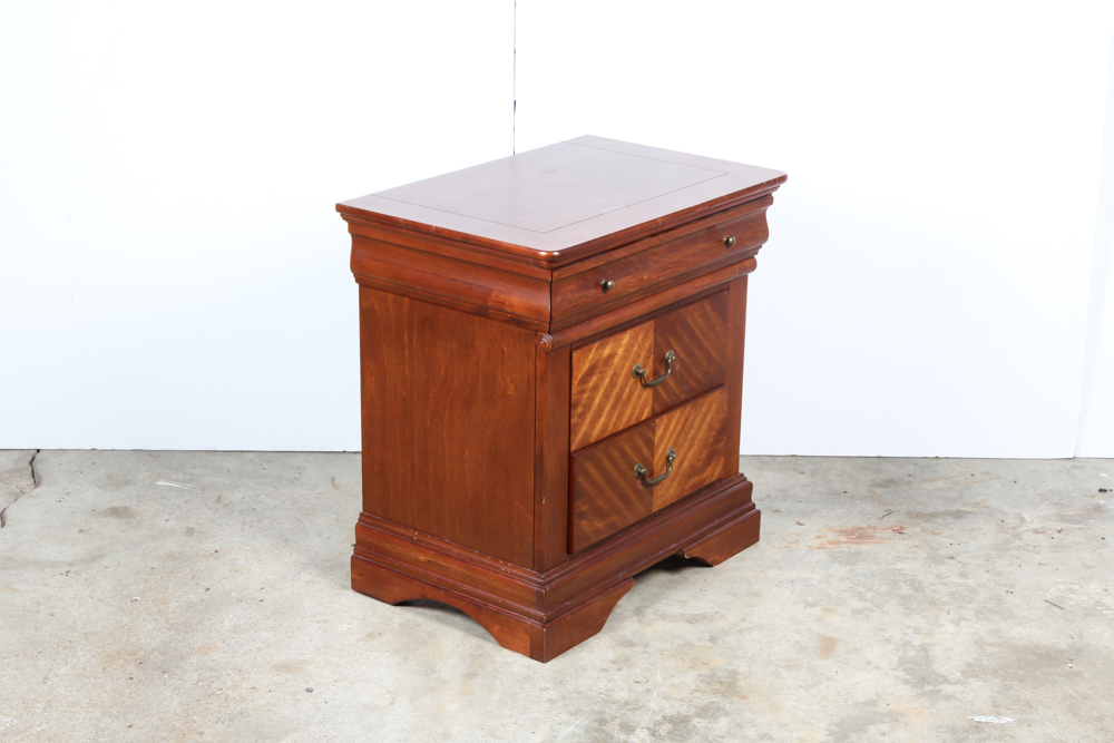 Collezione Europa Cherry Veneer Nightstand EBTH