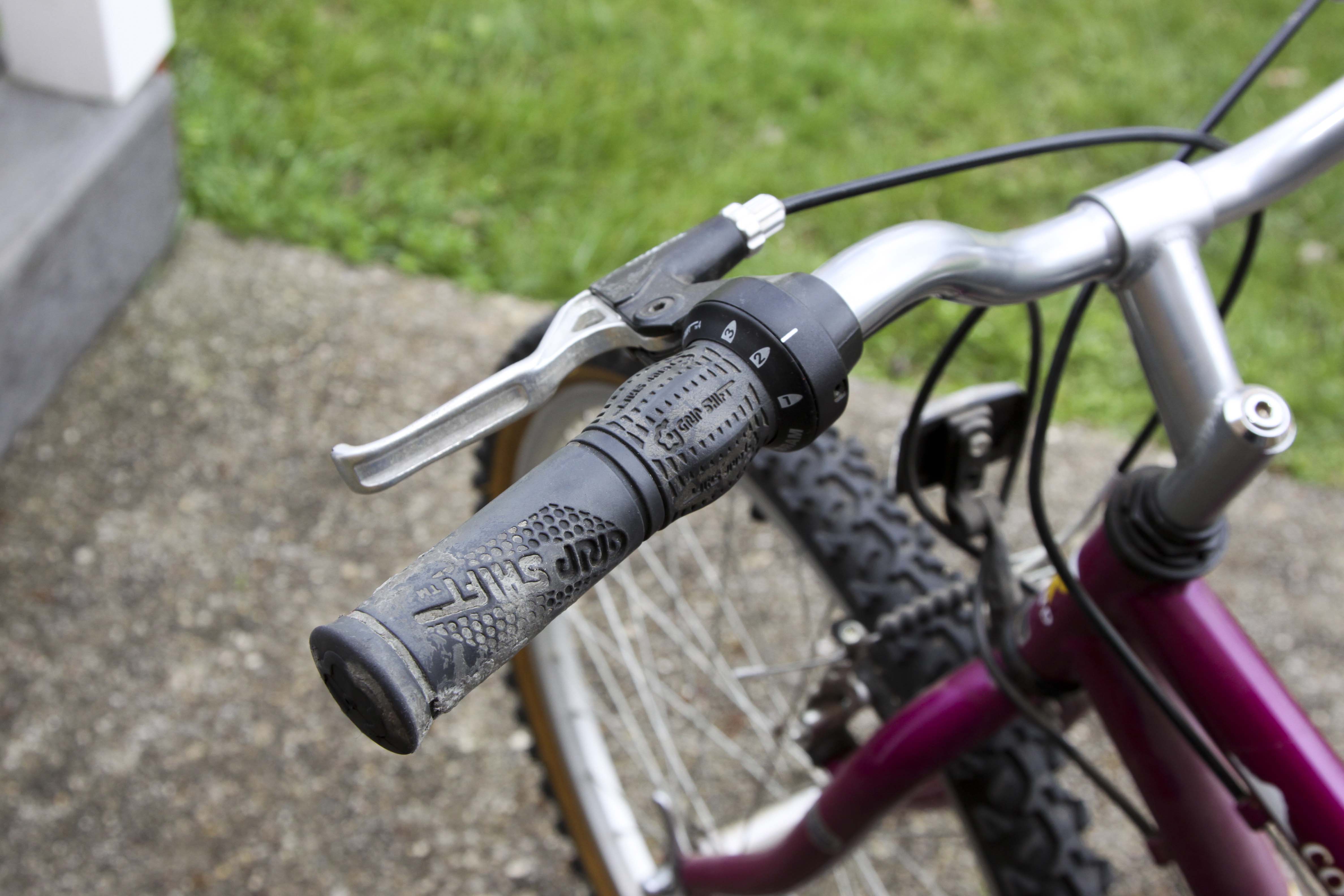 A Roland Women's Bicycle and a Men's Trek 7500 Bicycle