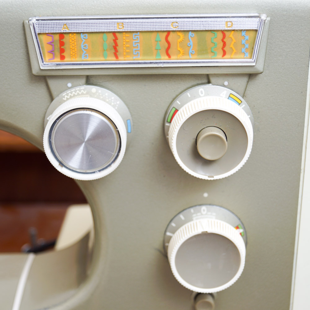 Viking 2000 Husqvarna Sewing Machine and Table