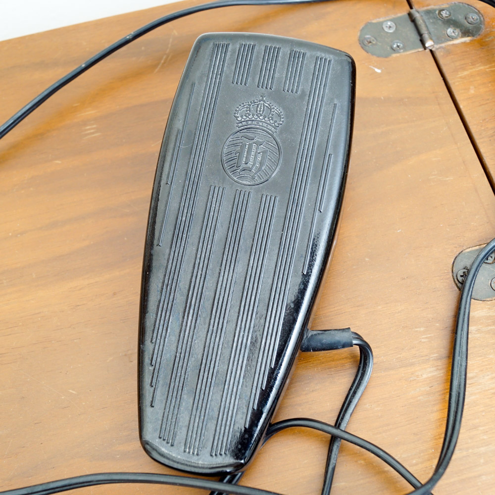 Viking 2000 Husqvarna Sewing Machine and Table