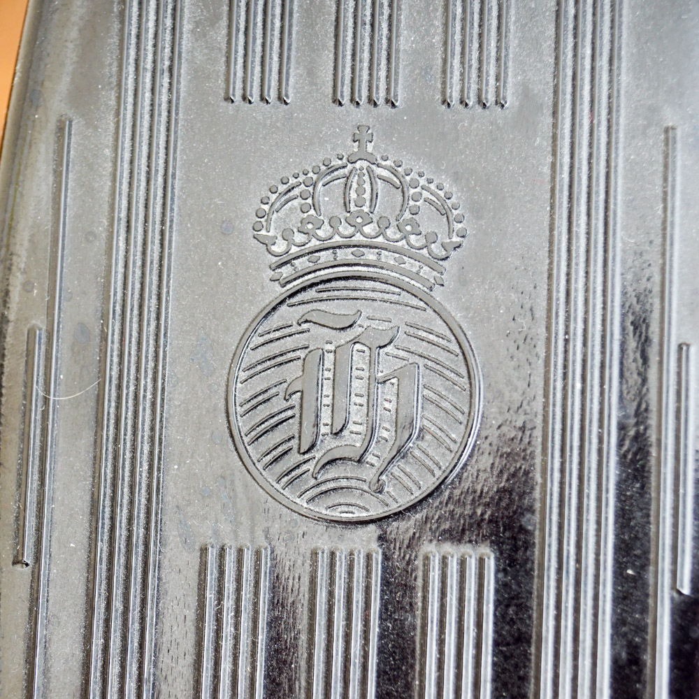 Viking 2000 Husqvarna Sewing Machine and Table