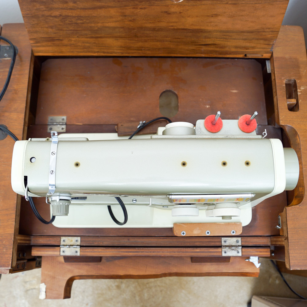 Viking 2000 Husqvarna Sewing Machine and Table