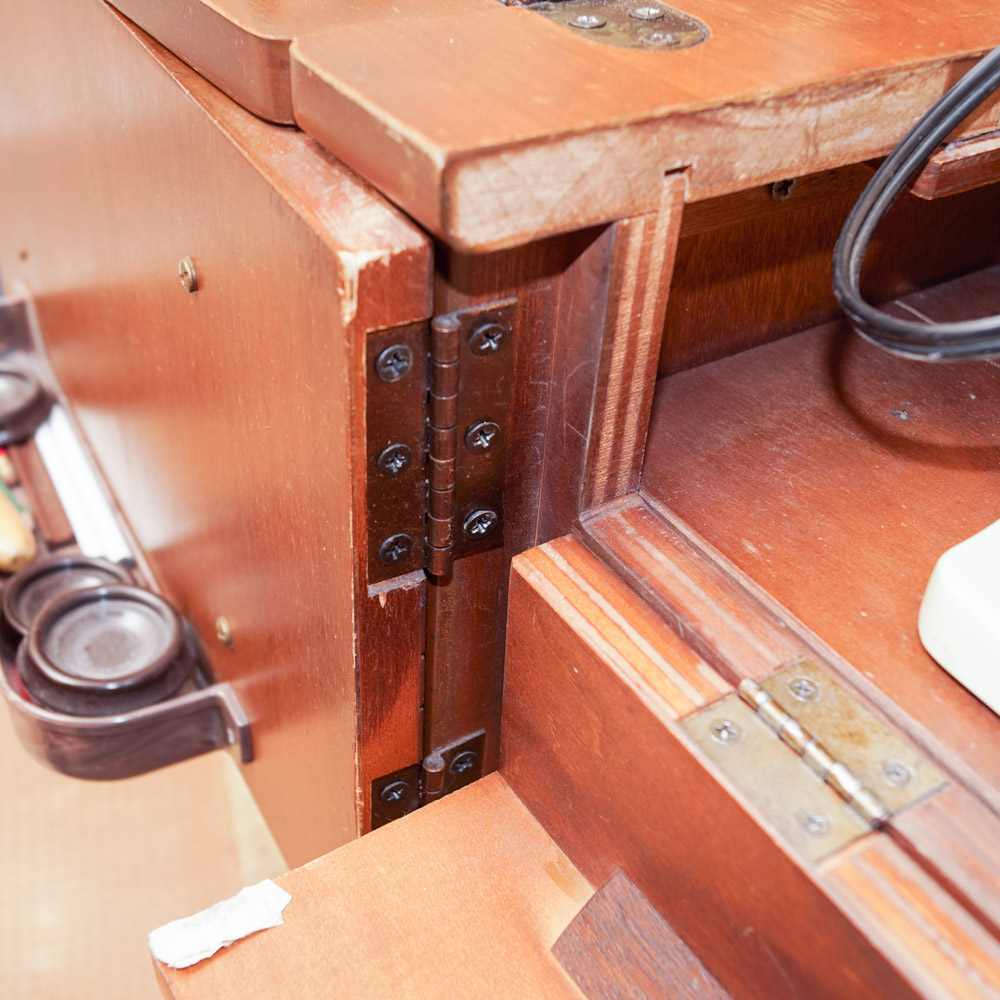 Viking 2000 Husqvarna Sewing Machine and Table