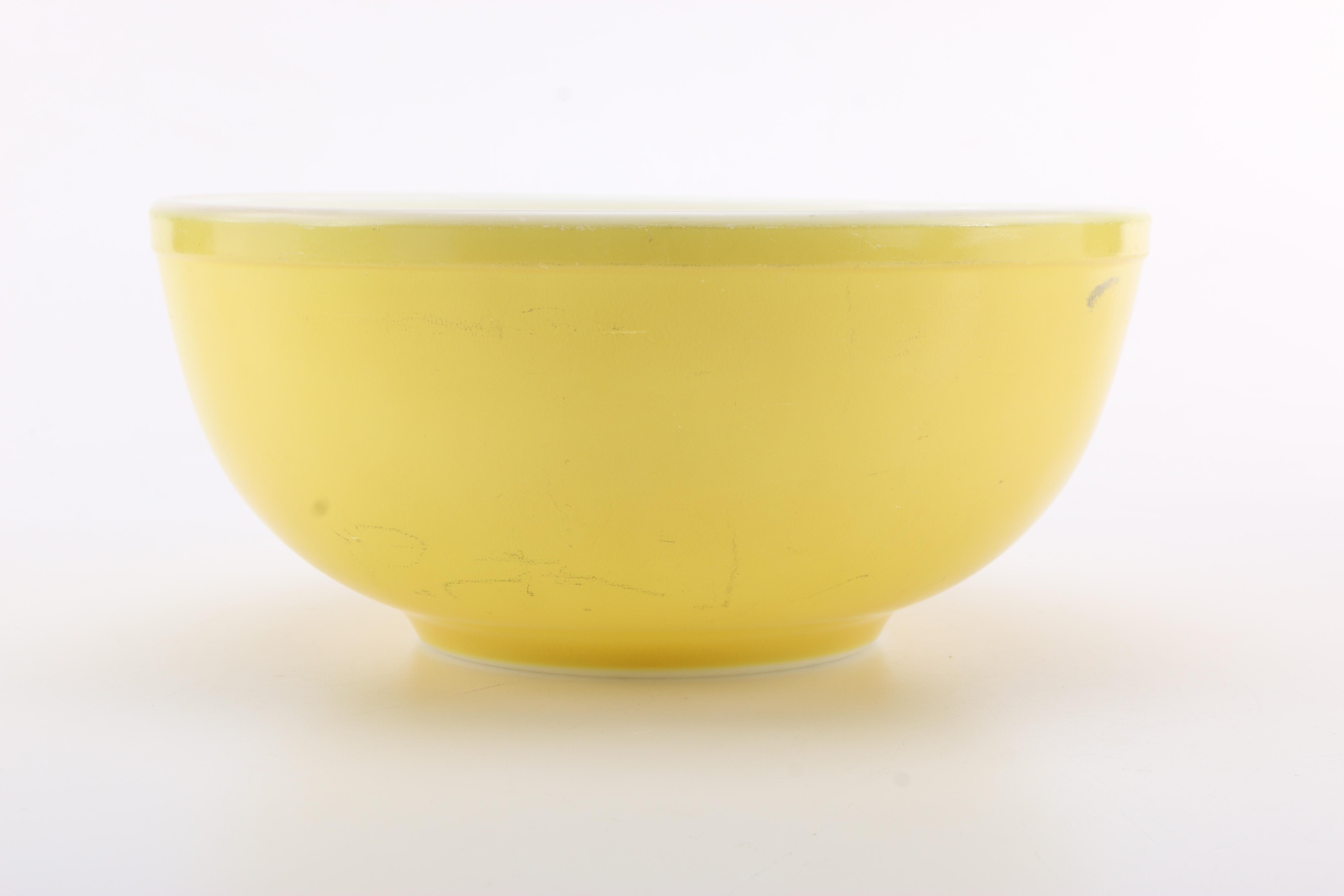 Vintage Pyrex Nesting Mixing Bowl Set