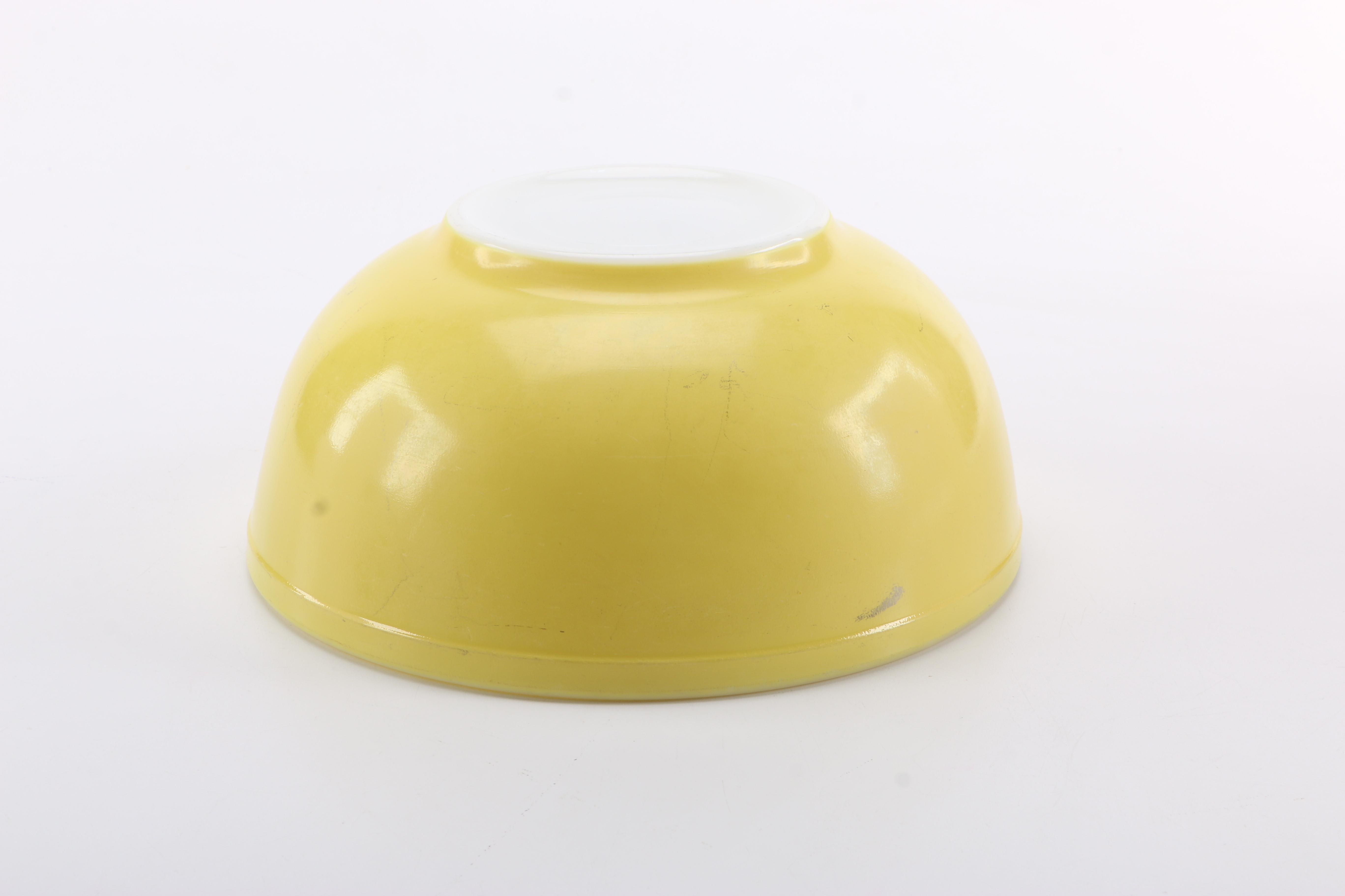 Vintage Pyrex Nesting Mixing Bowl Set