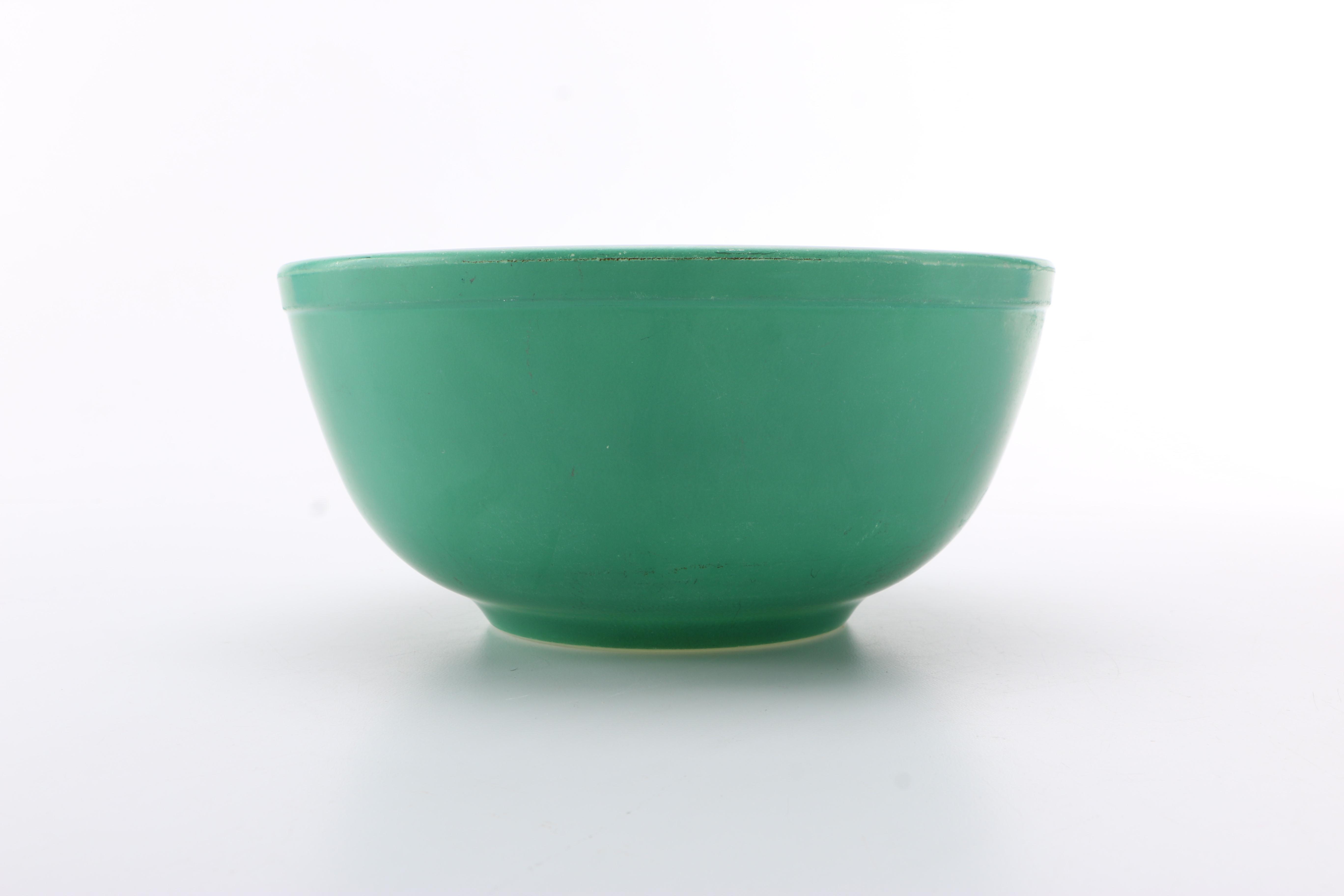 Vintage Pyrex Nesting Mixing Bowl Set