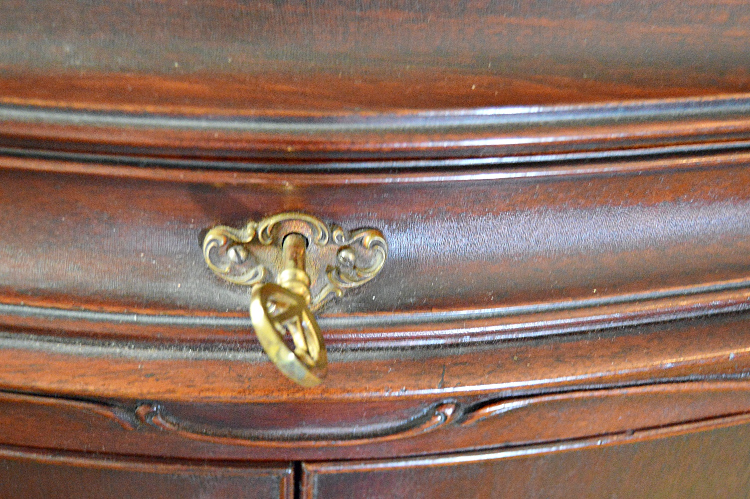 1916 Mahogany VV-XVII Victor Victrola Phonograph and Records