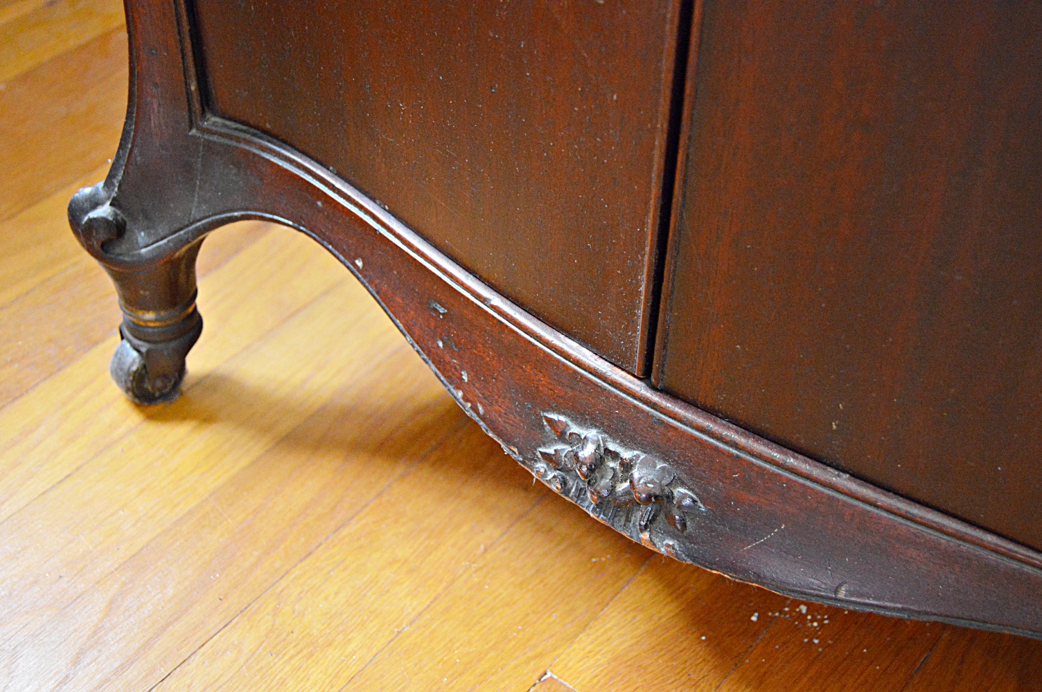 1916 Mahogany VV-XVII Victor Victrola Phonograph and Records