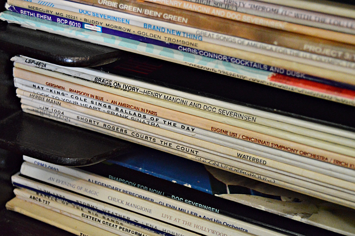 1916 Mahogany VV-XVII Victor Victrola Phonograph and Records